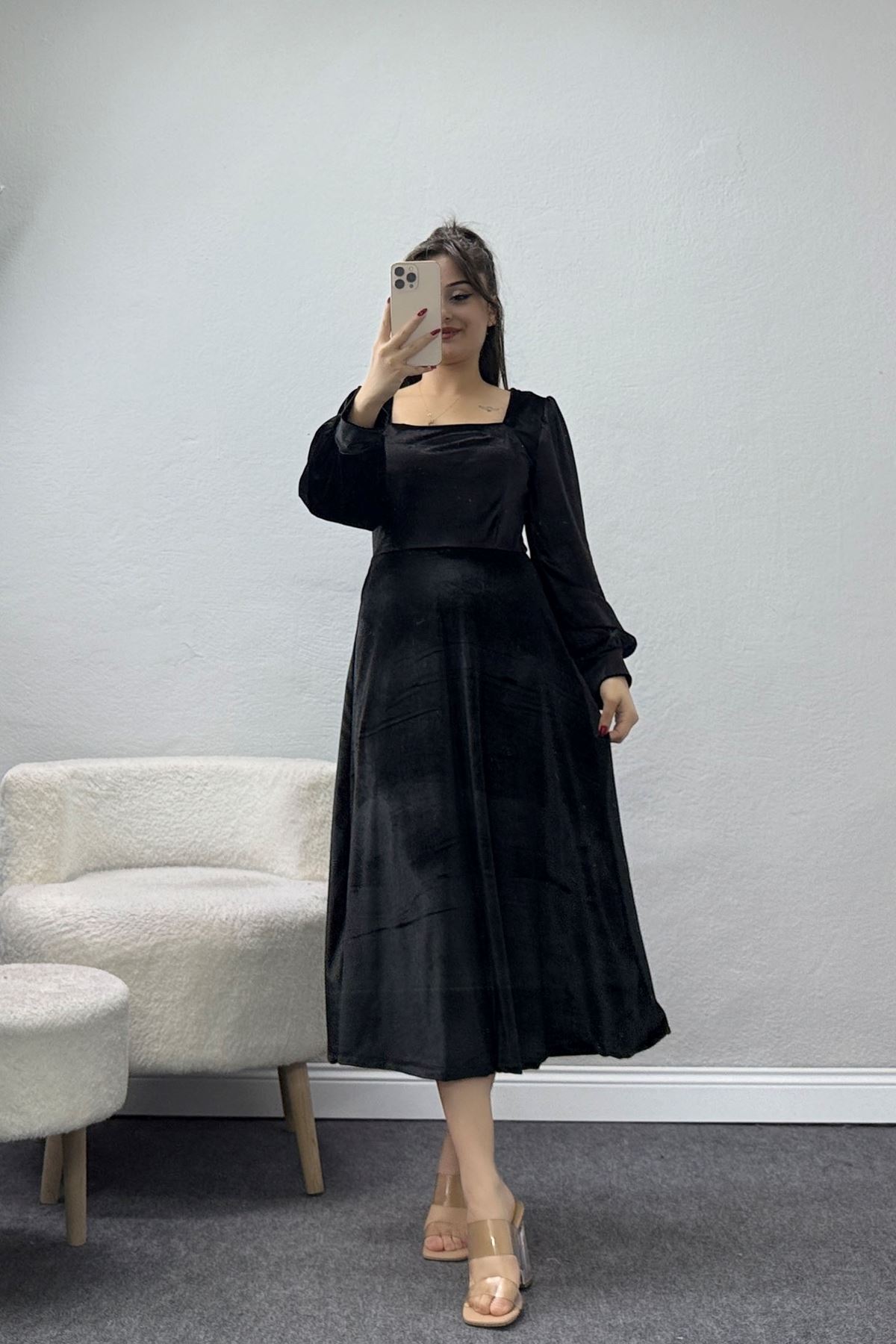 Çerçeve Yaka İthal Kadife Kloş Elbise Siyah - 42577.1949.