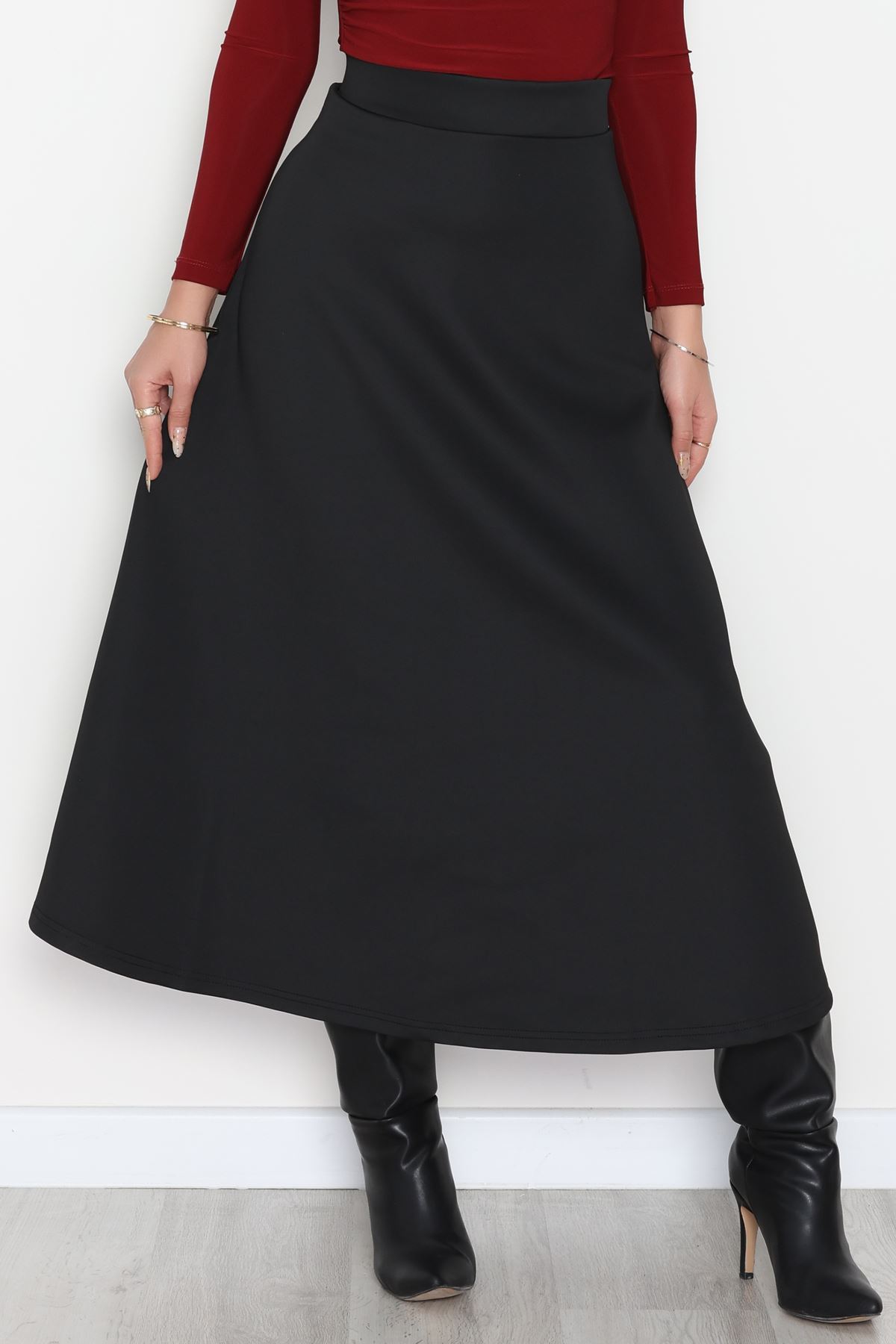 Puf Scuba Kumaş Uzun Etek Siyah - 51104.1355.