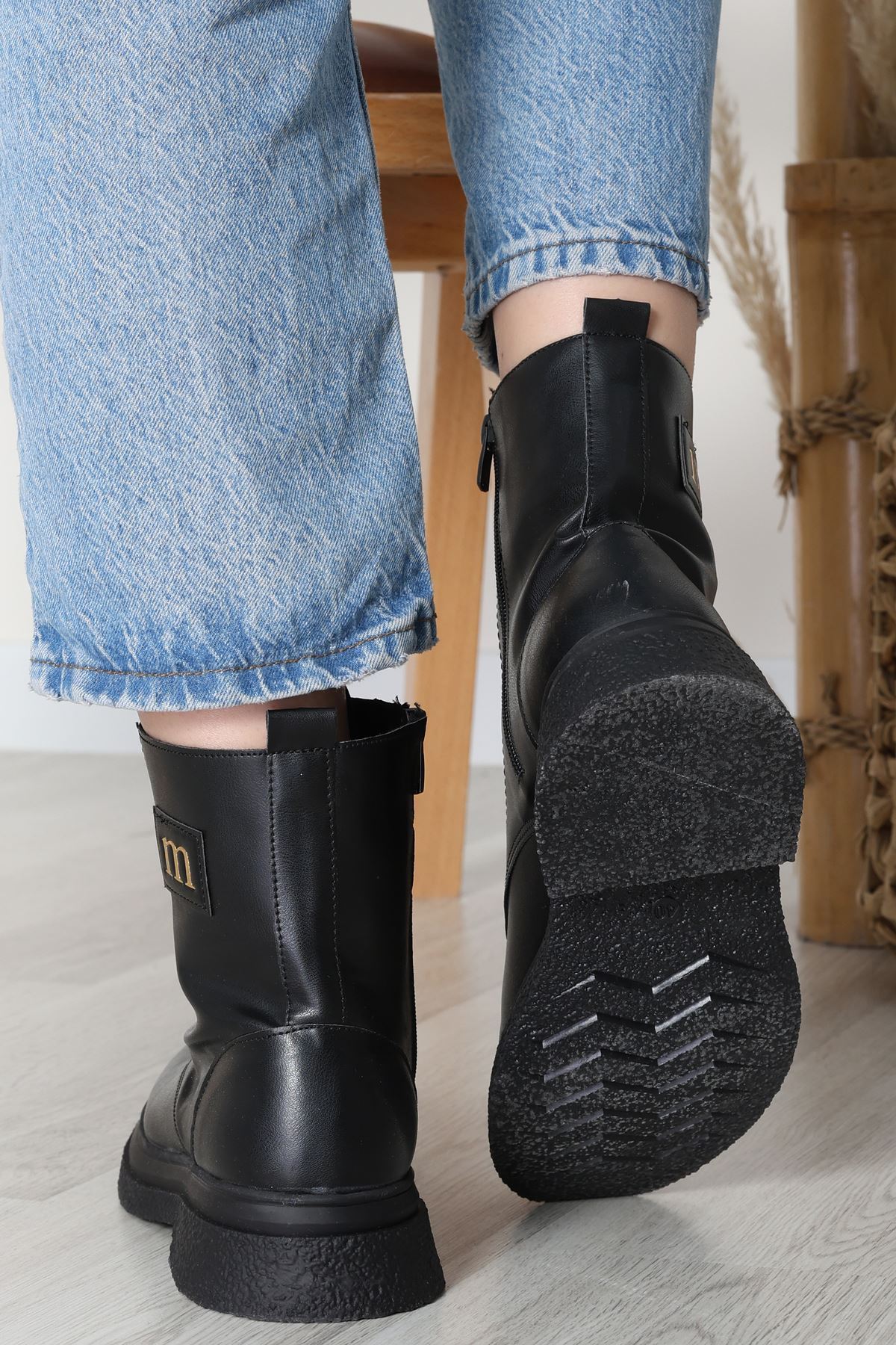 Postal Bot Siyah2 - 31562.264.