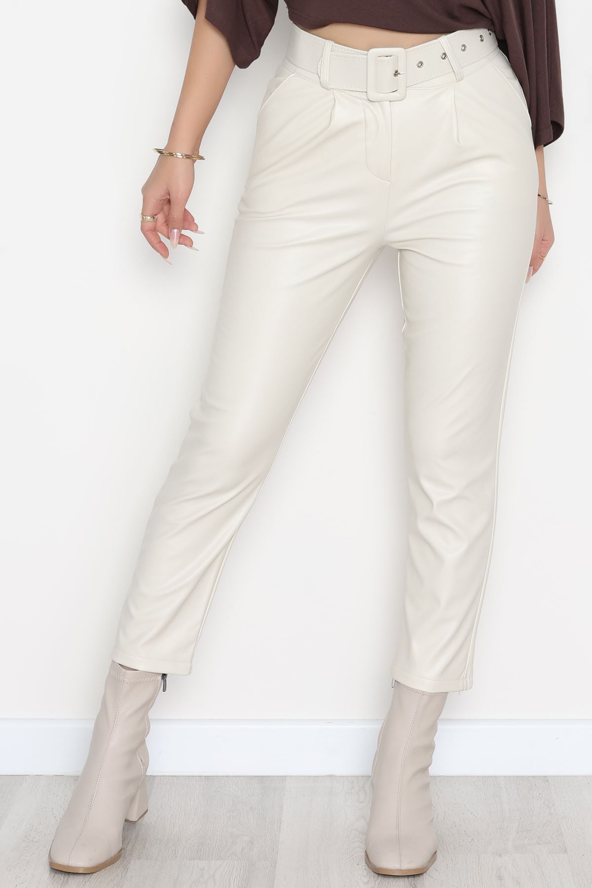 Pu Deri Kemerli Pantolon Krem - 51101.1779.