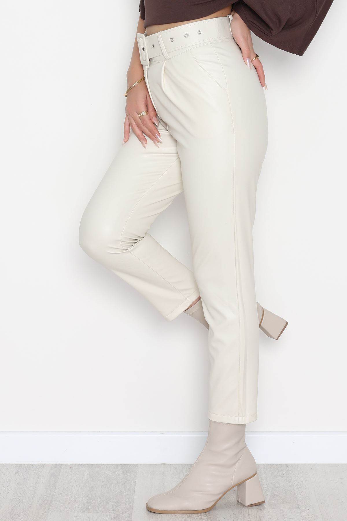 Pu Deri Kemerli Pantolon Krem - 51101.1779.