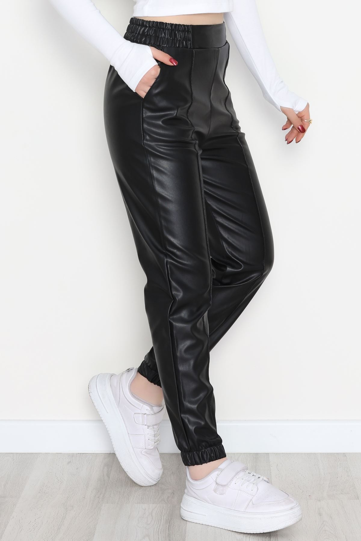 Önü Çımalı Jogger Pantolon Siyah - 51210.1779.