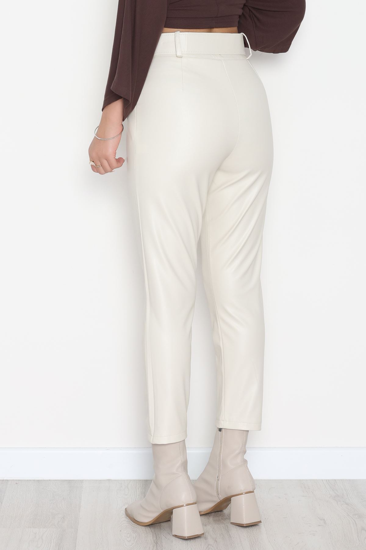 Pu Deri Kemerli Pantolon Krem - 51101.1779.