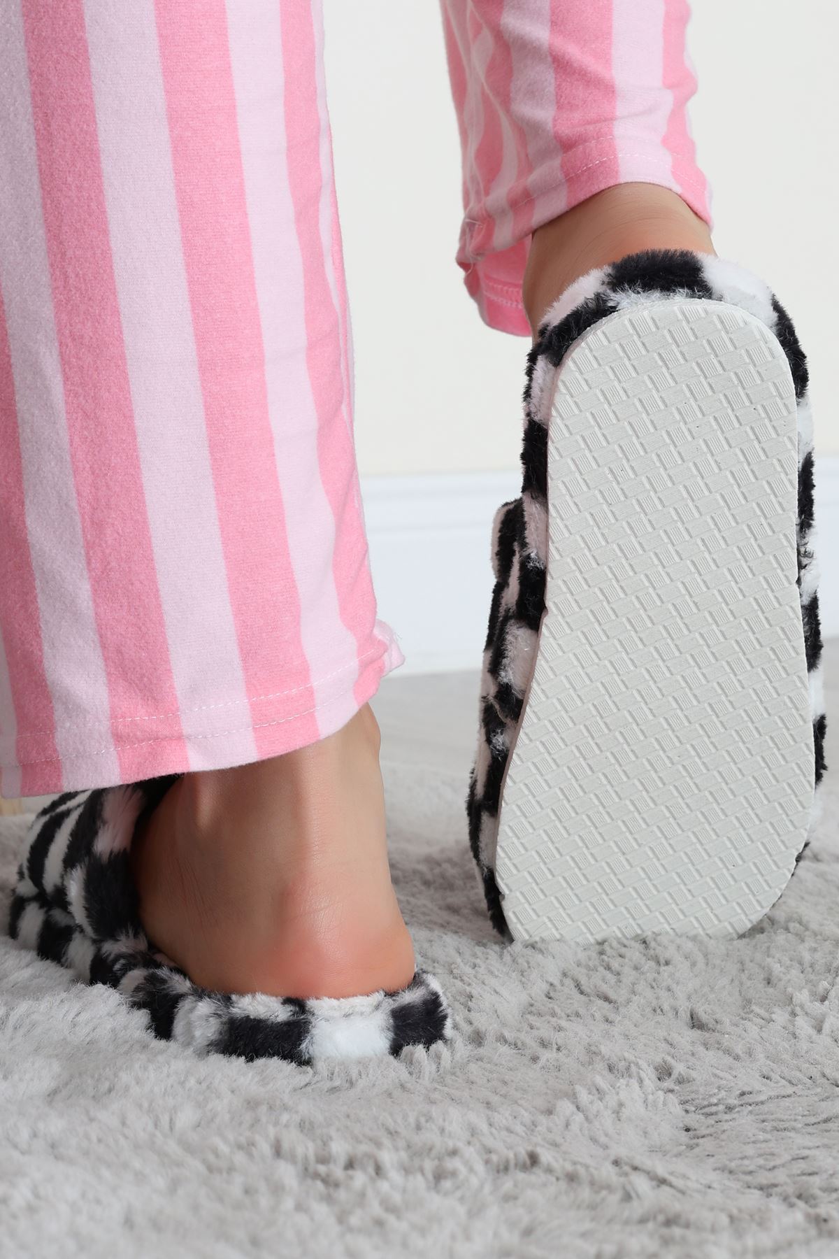 Peluş Ev Terliği Siyah - 31427.264.