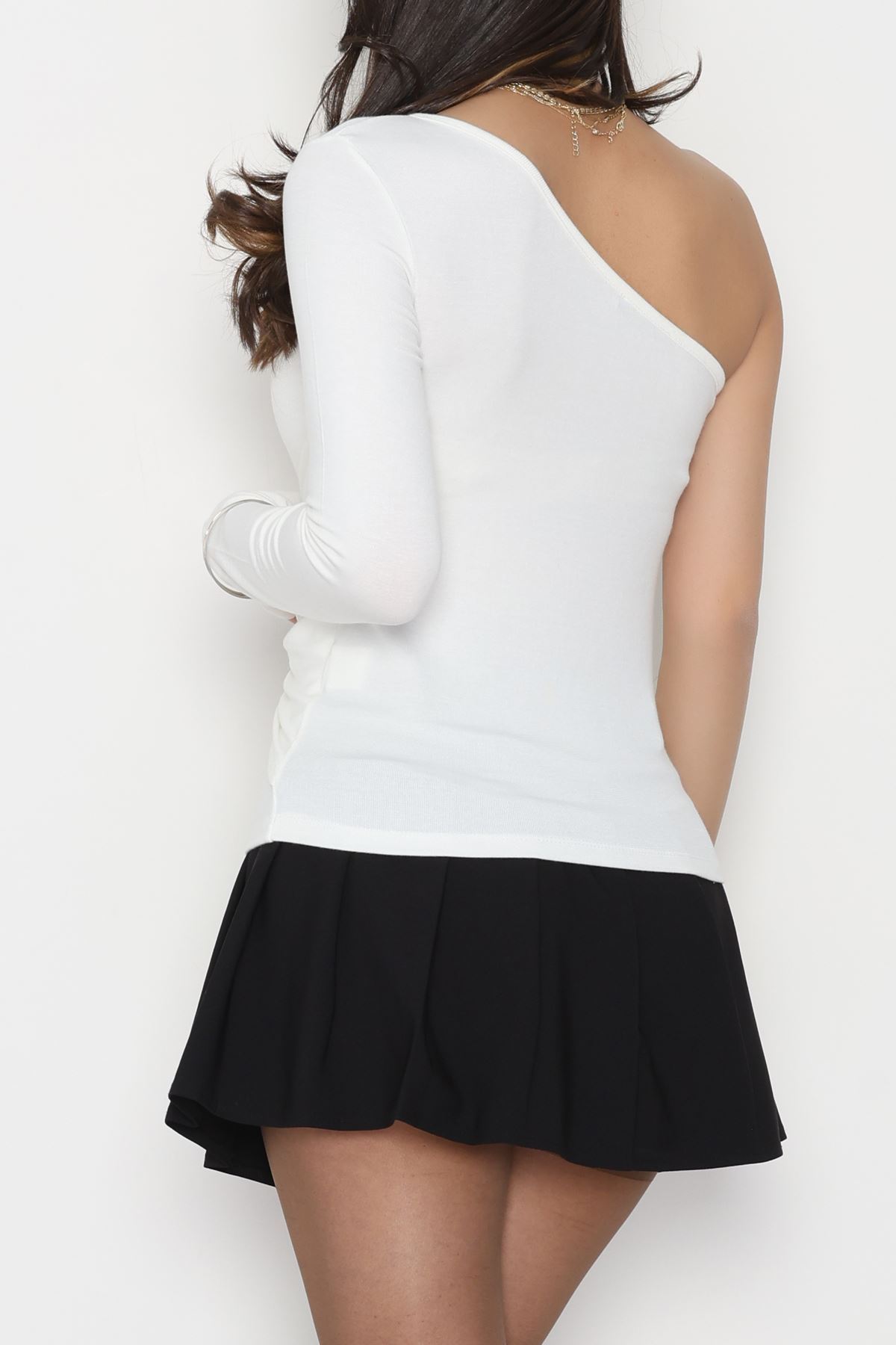 Buzzy Kumaş Tek Omuz Toka Detaylı Bluz Ekru - 1011.2119.