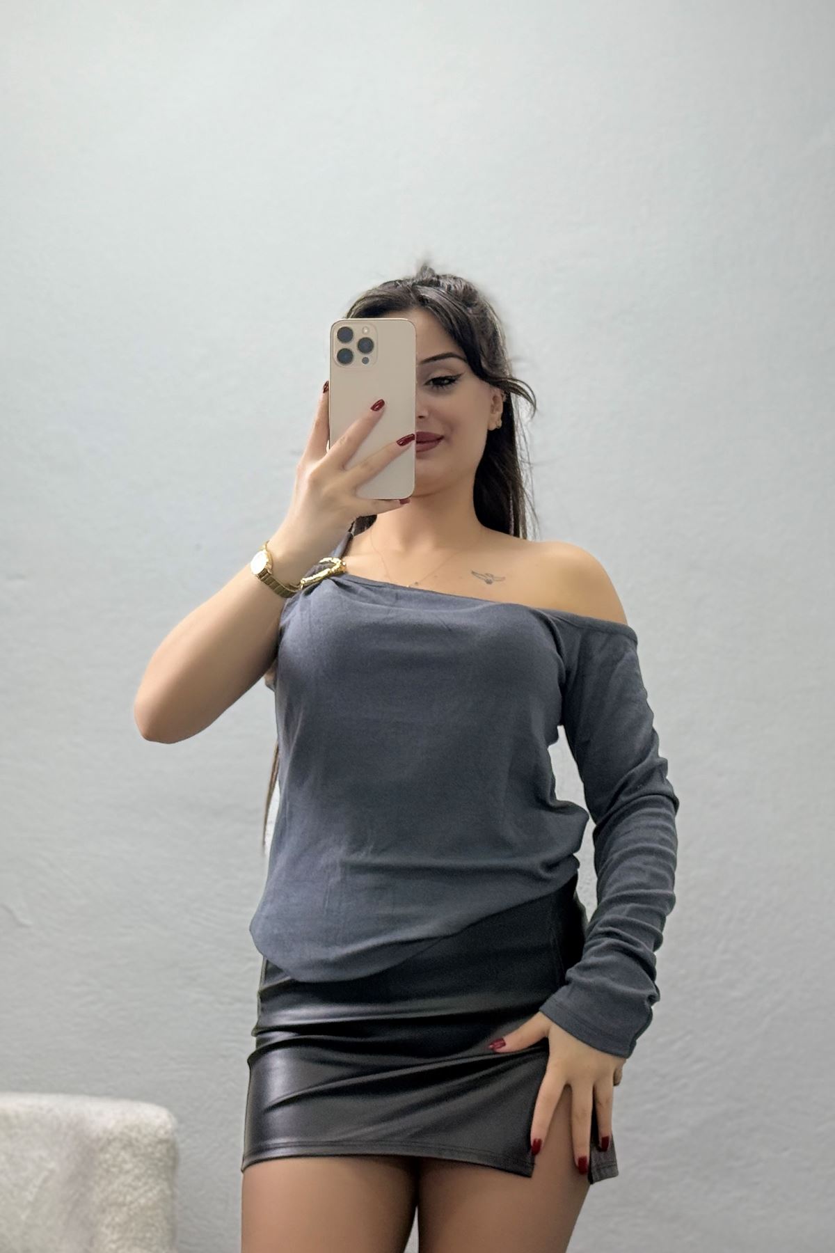 Buzzy Kumaş Tek Omuz Toka Detaylı Bluz Antrasit - 1010.2119.