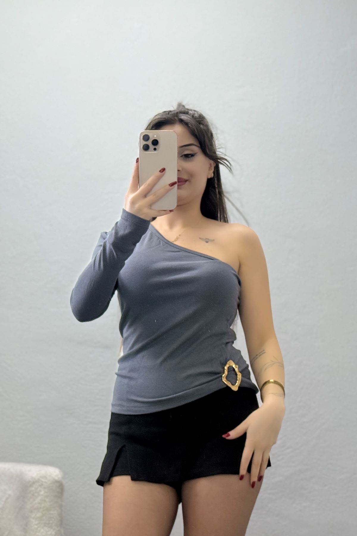 Buzzy Kumaş Tek Omuz Toka Detaylı Bluz Antrasit - 1052.2119.