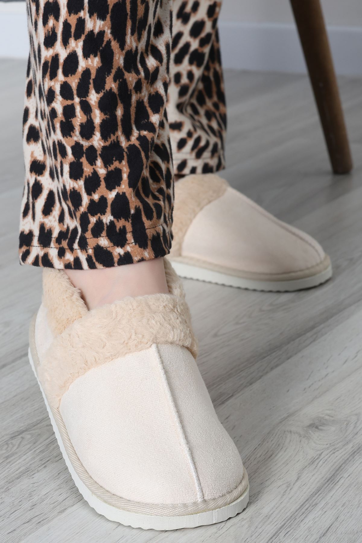 İçi Kürklü Ev Babeti Bej - 31549.264.