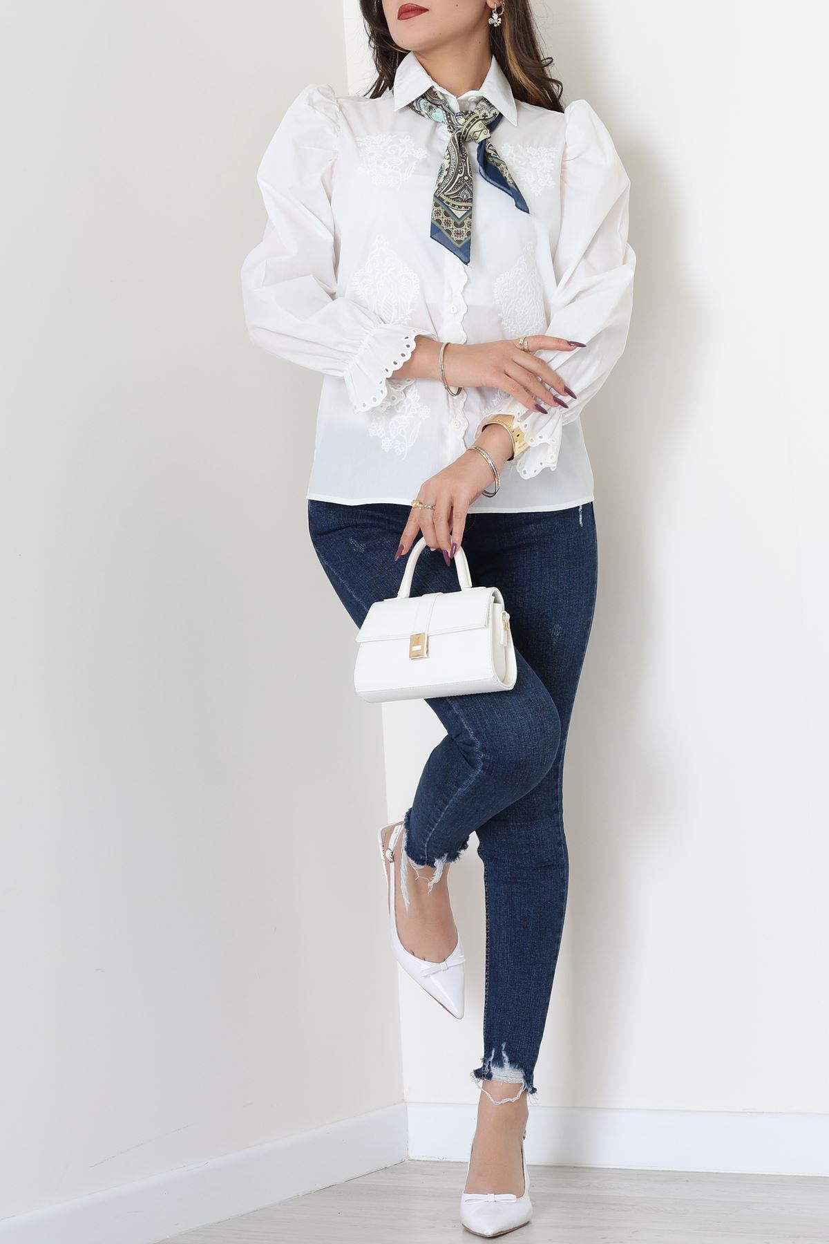 Dakron Kumaş Nakış Detaylı Gömlek Beyaz - 51114.2118.