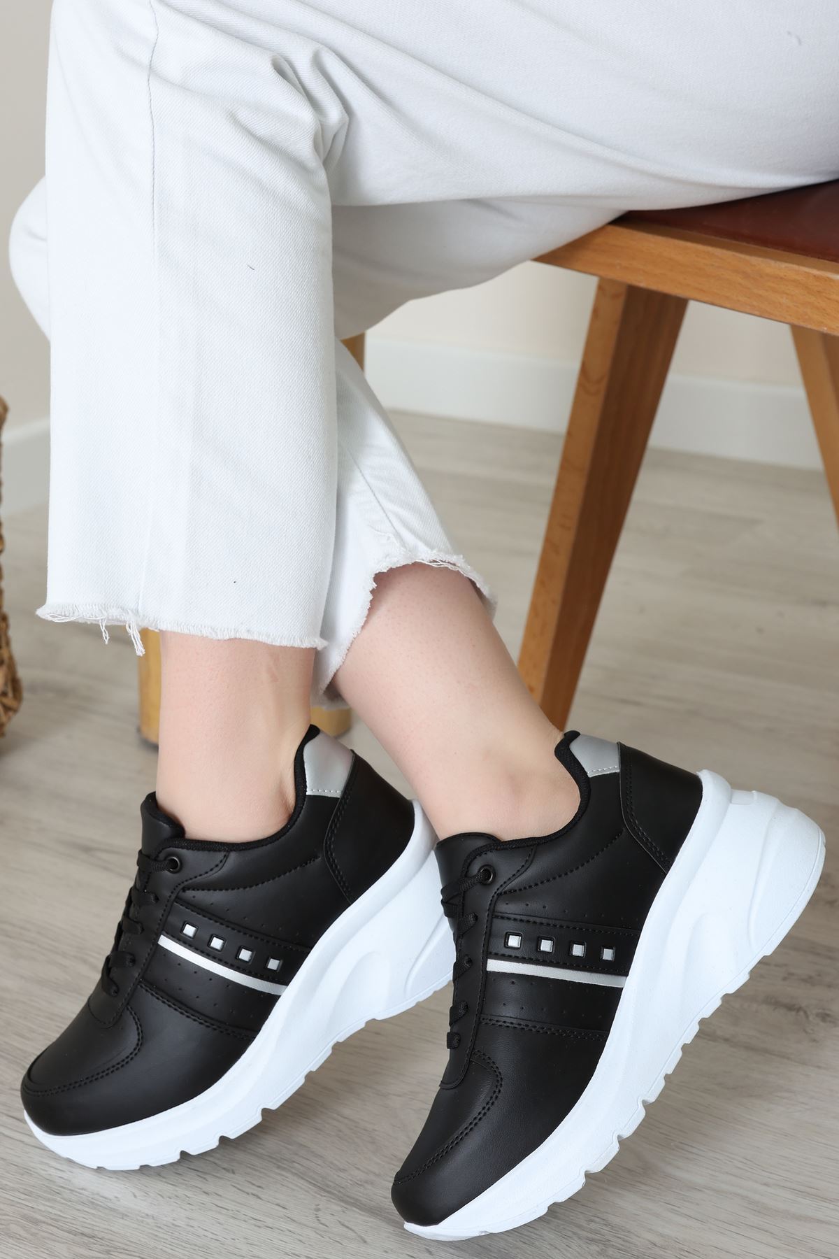 Günlük Spor Ayakkabı Siyahbeyaz - 31685.2082.