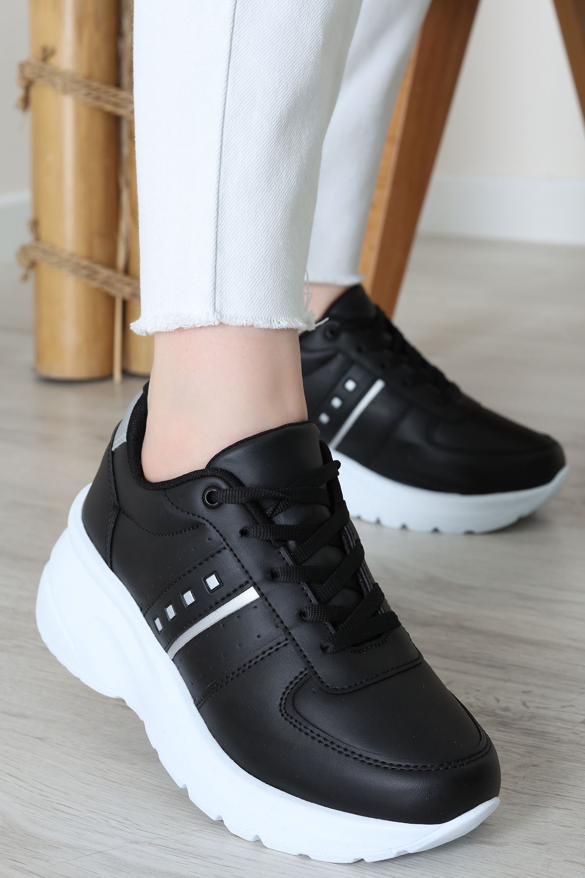 Günlük Spor Ayakkabı Siyahbeyaz - 31685.2082.