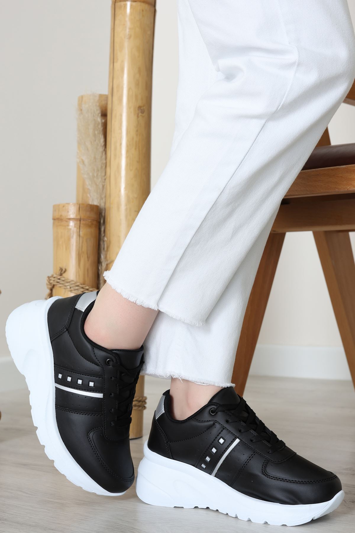 Günlük Spor Ayakkabı Siyahbeyaz - 31685.2082.