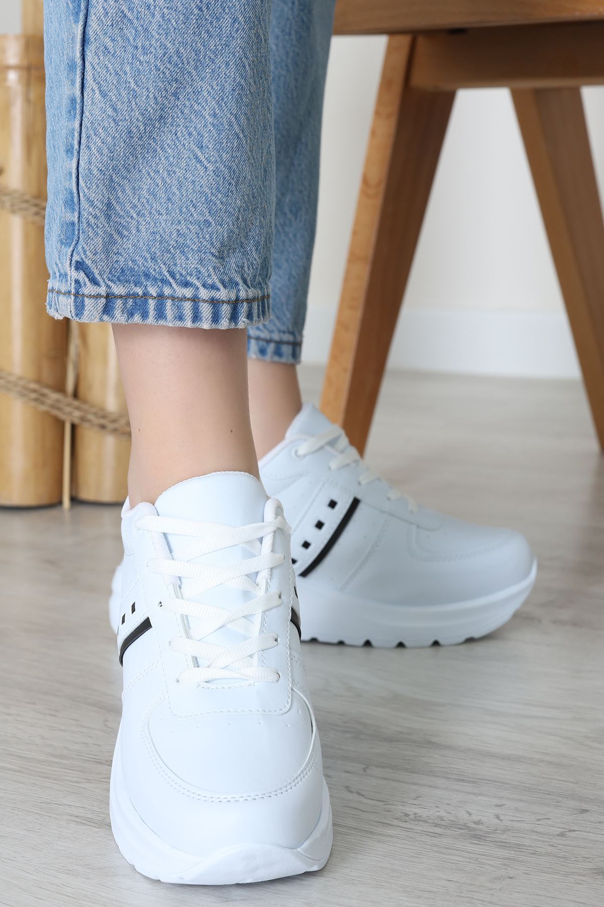 Günlük Spor Ayakkabı Beyazsiyah - 31685.2082.