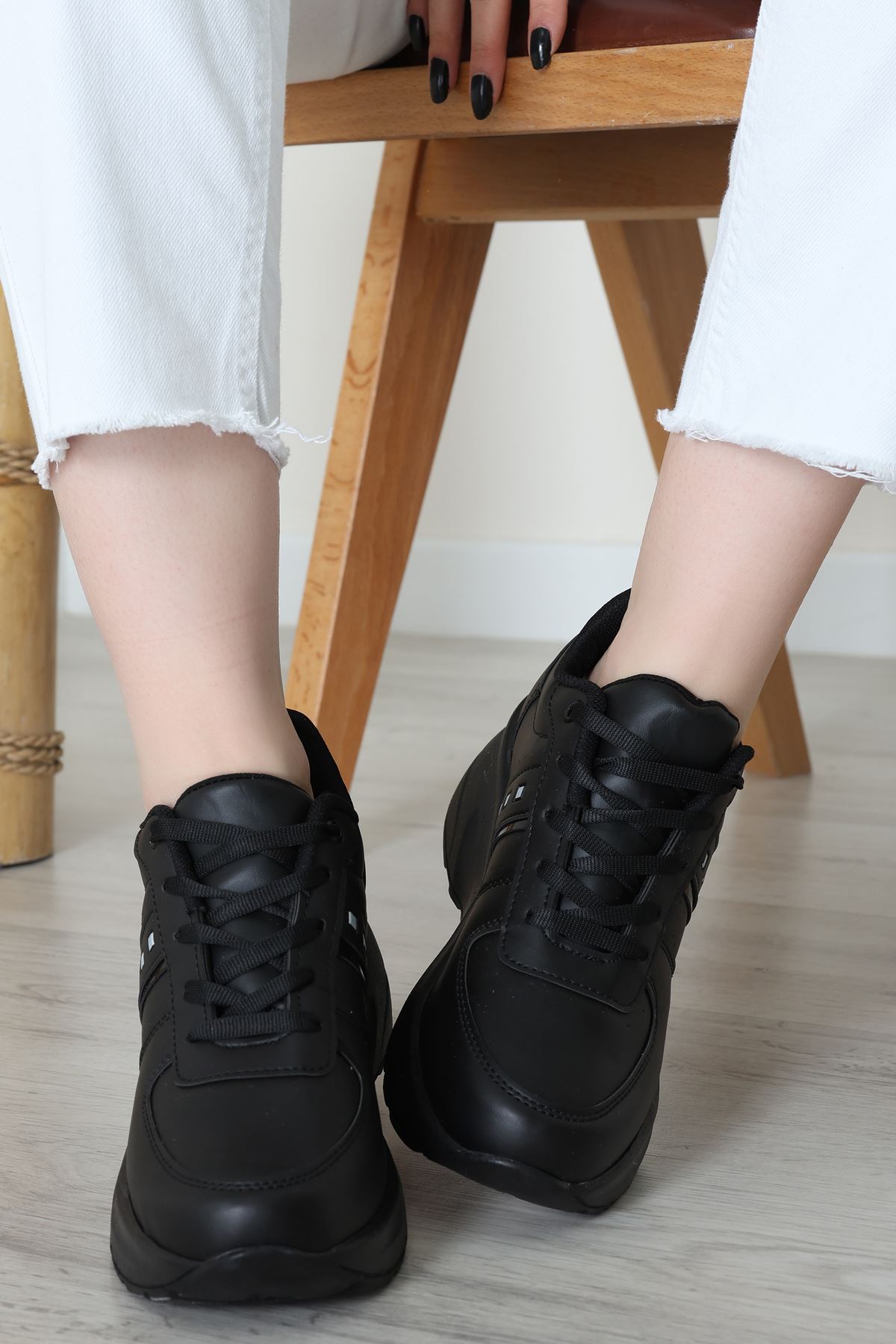 Günlük Spor Ayakkabı Siyah - 31685.2082.