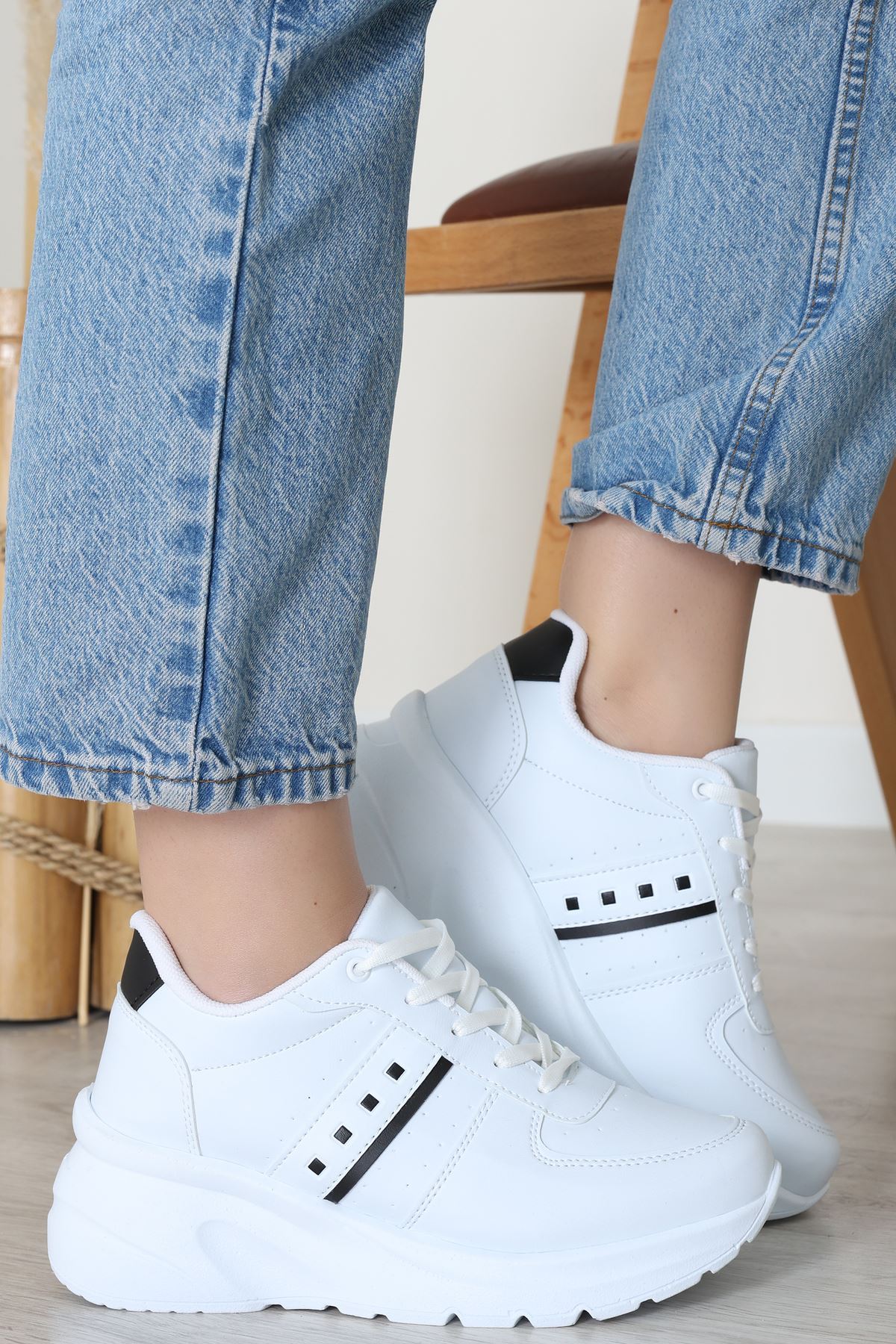 Günlük Spor Ayakkabı Beyazsiyah - 31685.2082.