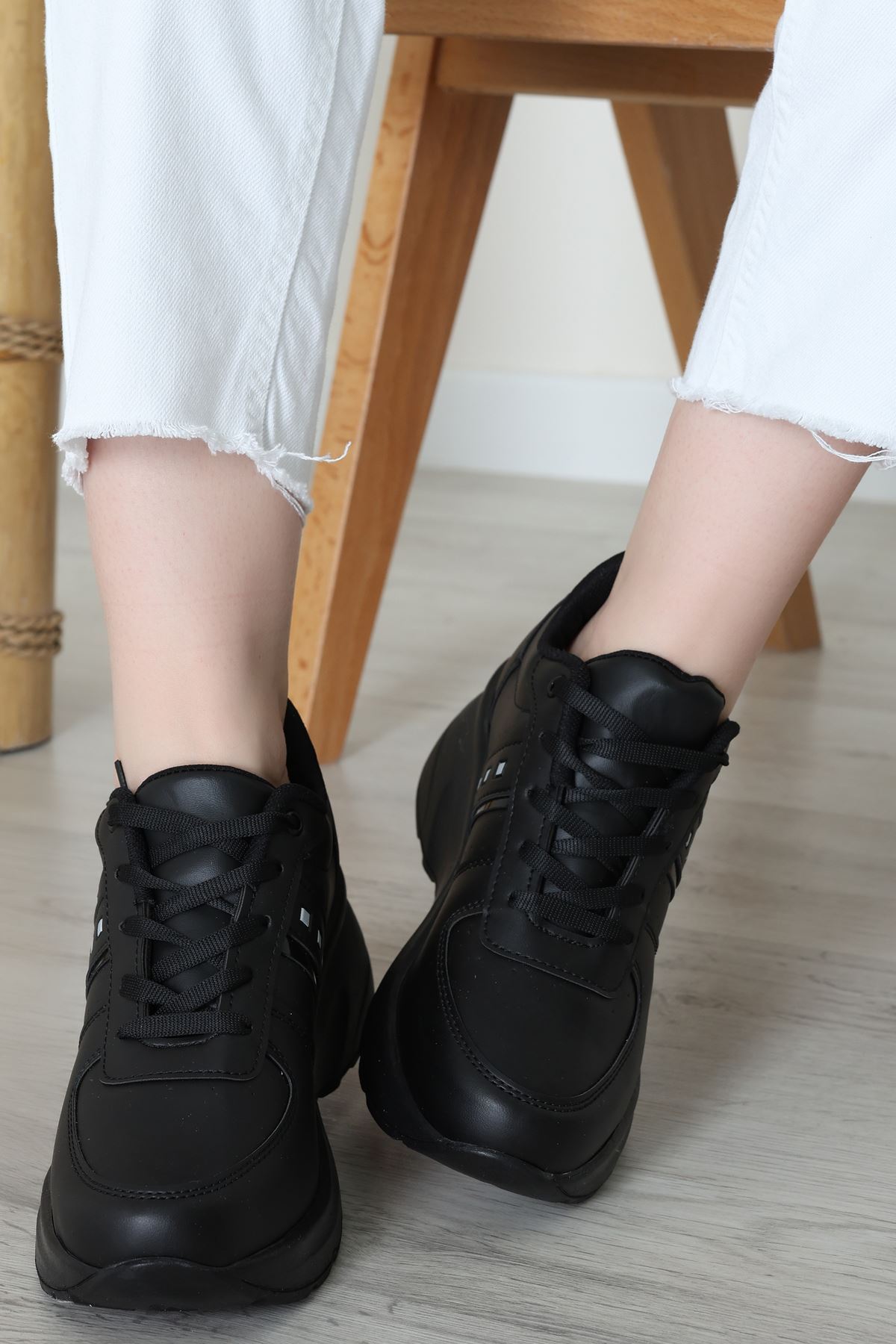 Günlük Spor Ayakkabı Siyah - 31685.2082.