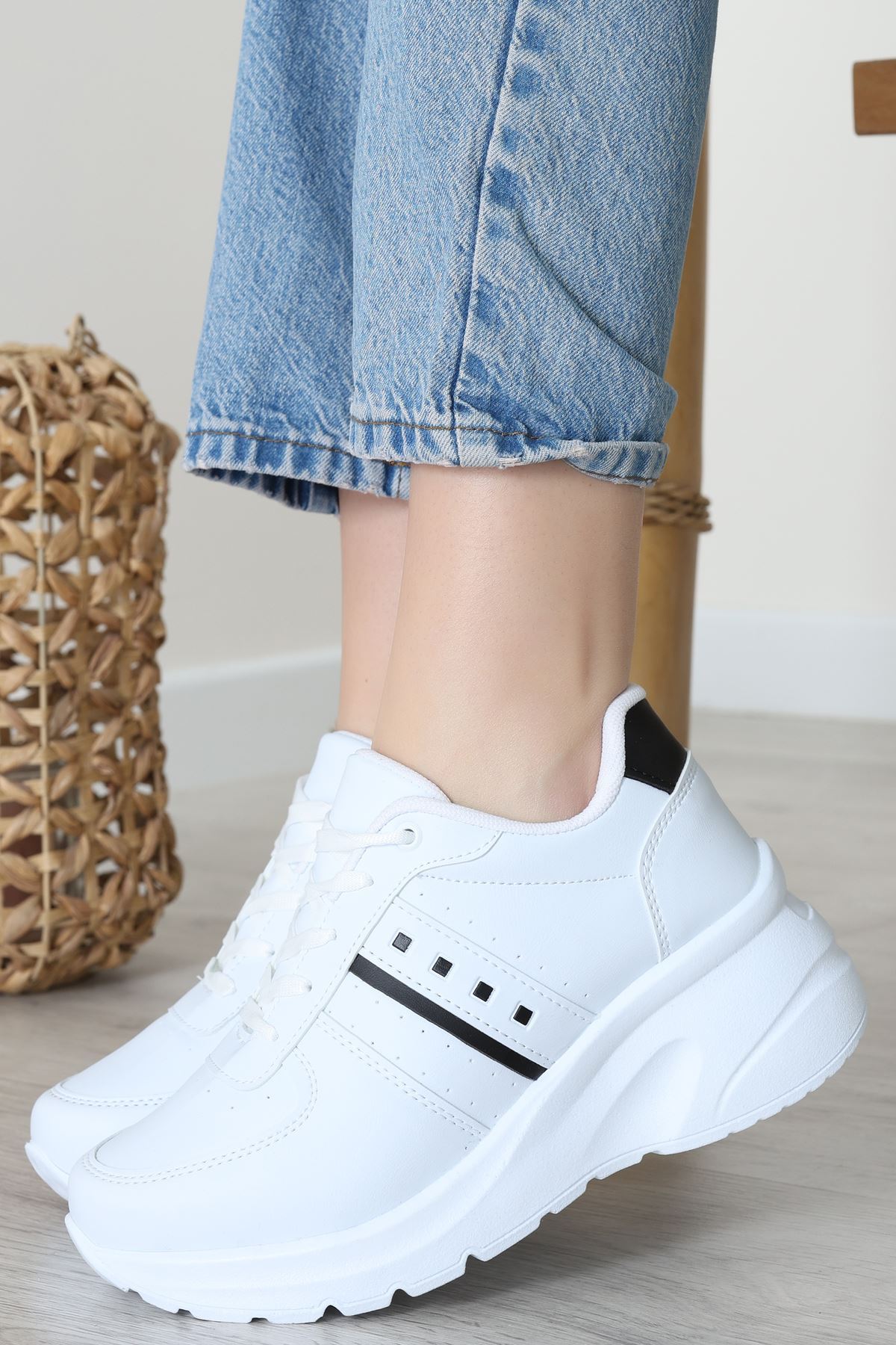 Günlük Spor Ayakkabı Beyazsiyah - 31685.2082.