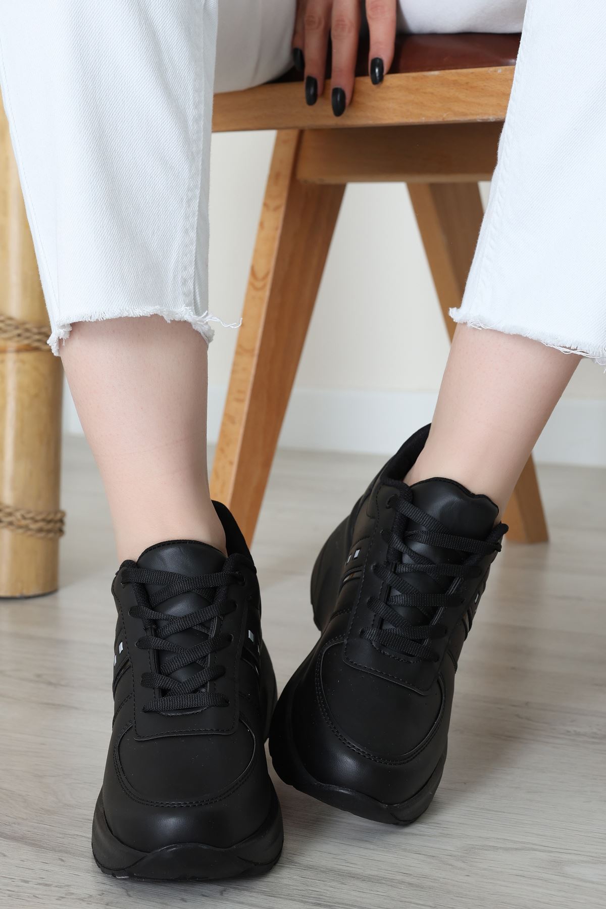 Günlük Spor Ayakkabı Siyah - 31685.2082.