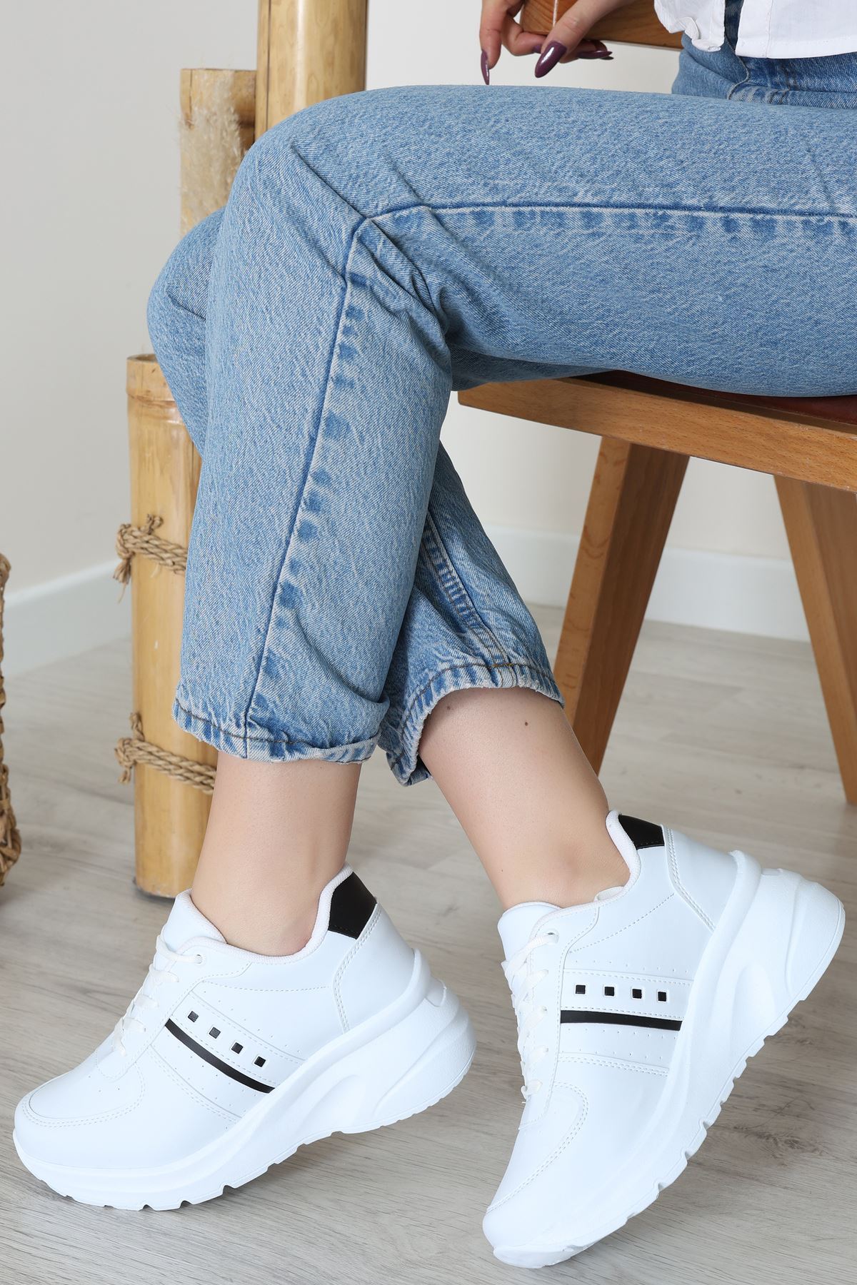 Günlük Spor Ayakkabı Beyazsiyah - 31685.2082.