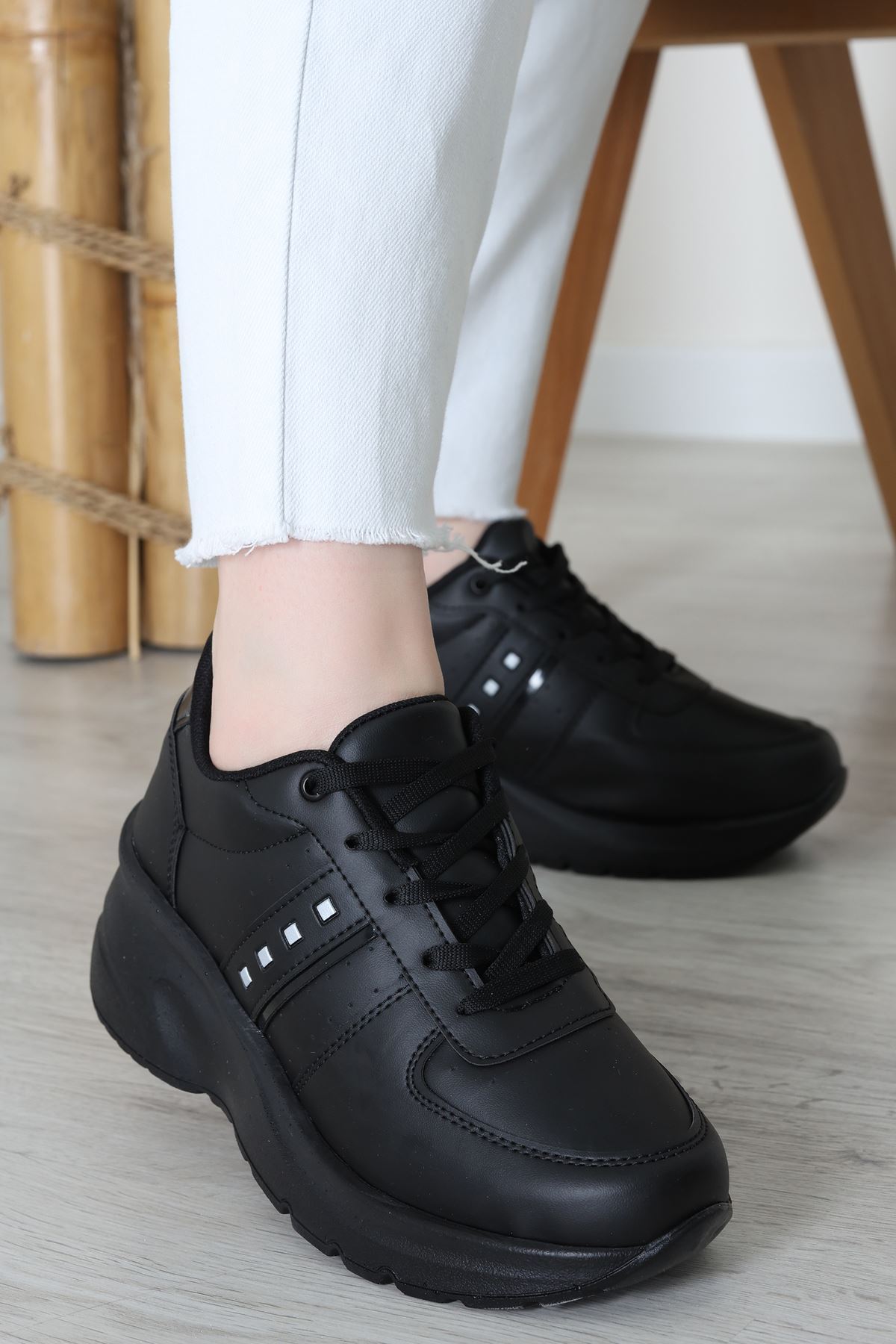 Günlük Spor Ayakkabı Siyah - 31685.2082.