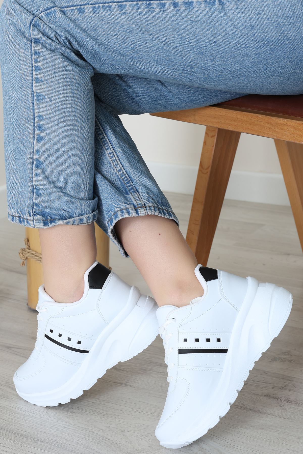 Günlük Spor Ayakkabı Beyazsiyah - 31685.2082.