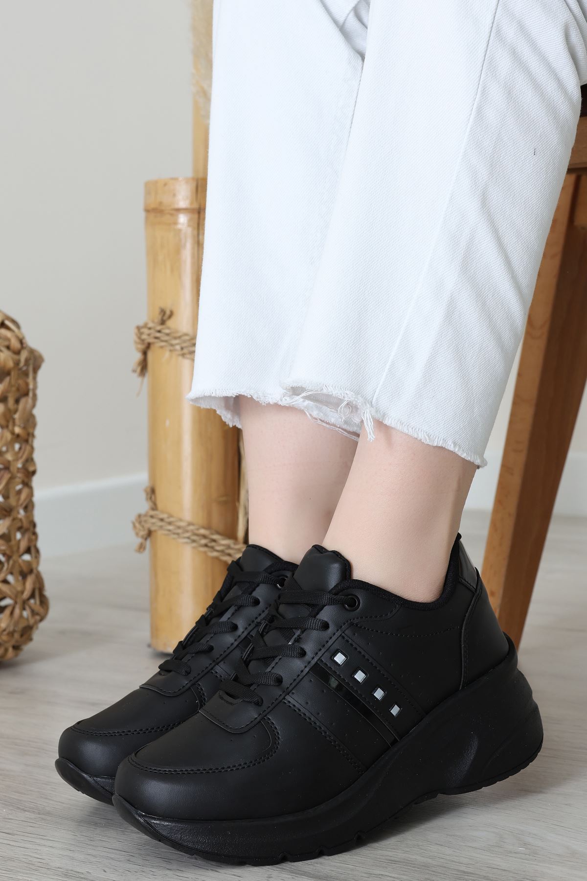 Günlük Spor Ayakkabı Siyah - 31685.2082.