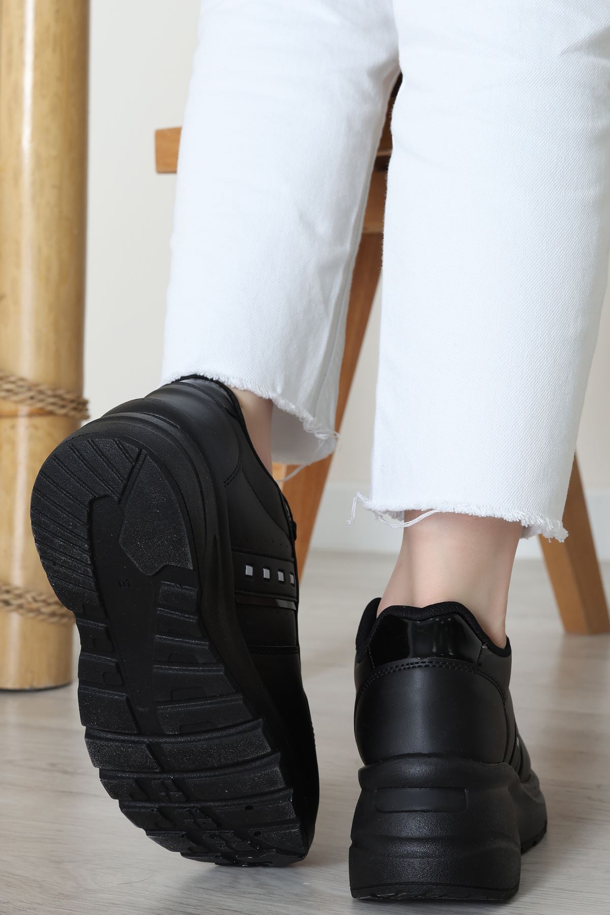 Günlük Spor Ayakkabı Siyah - 31685.2082.