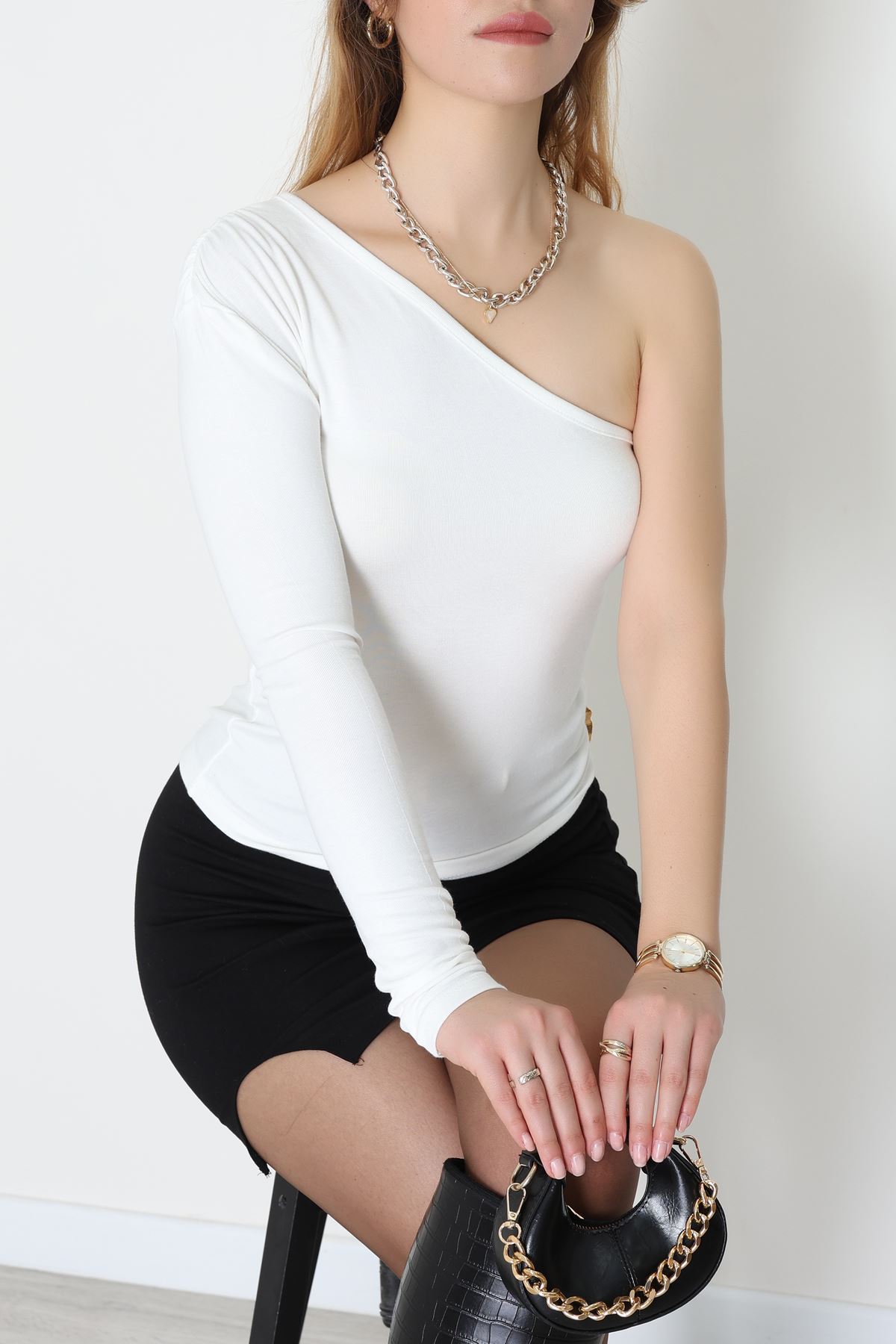 Buzzy Kumaş Tek Omuz Toka Detaylı Bluz Ekru - 1052.2119.