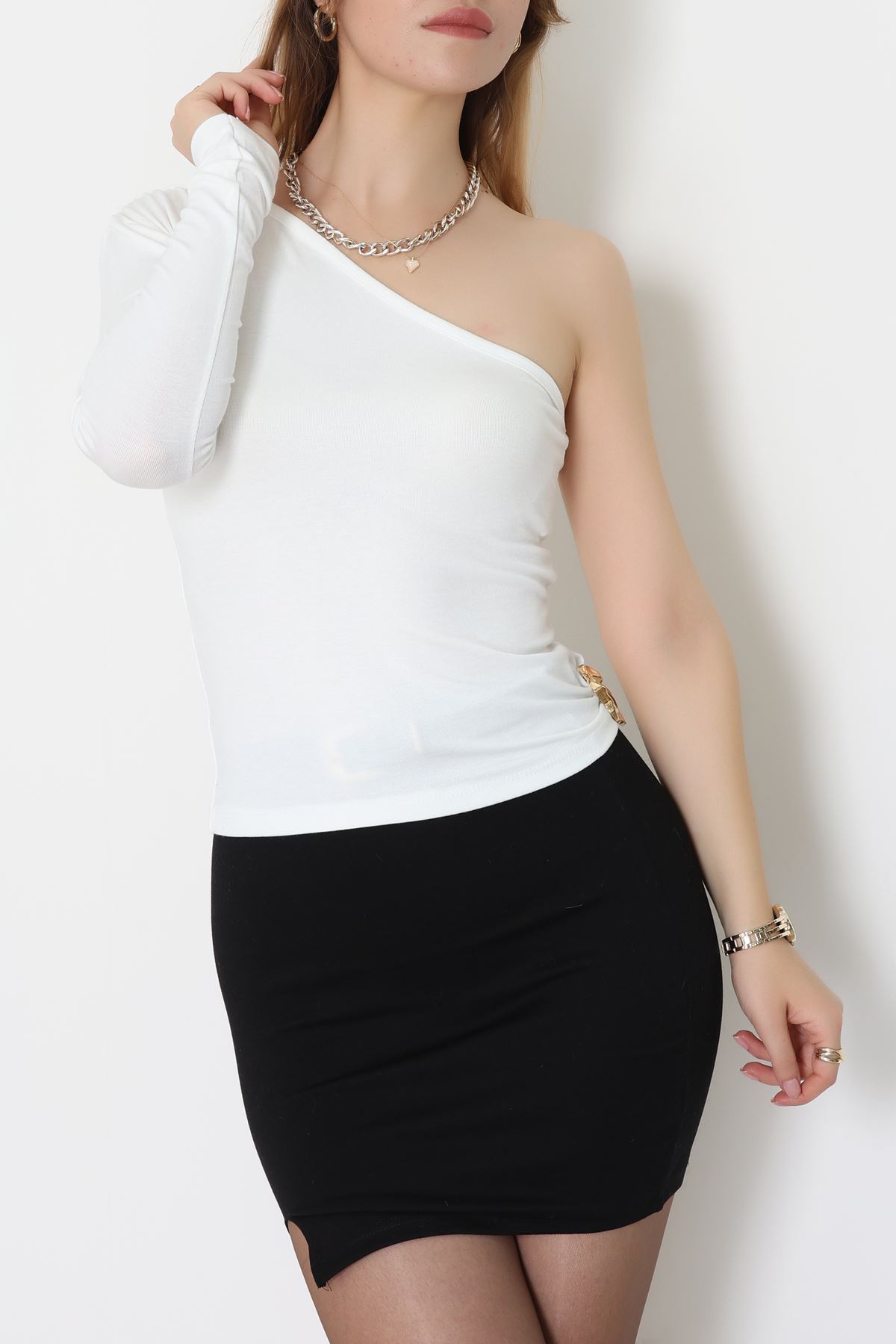 Buzzy Kumaş Tek Omuz Toka Detaylı Bluz Ekru - 1052.2119.