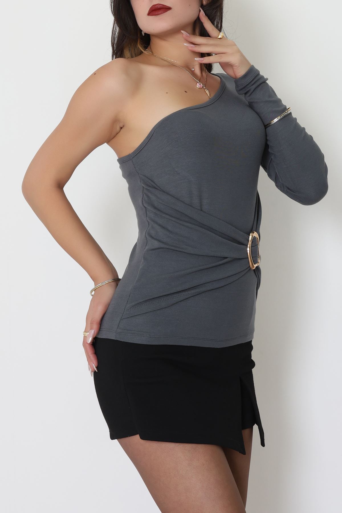 Buzzy Kumaş Tek Omuz Toka Detaylı Bluz Antrasit - 1011.2119.