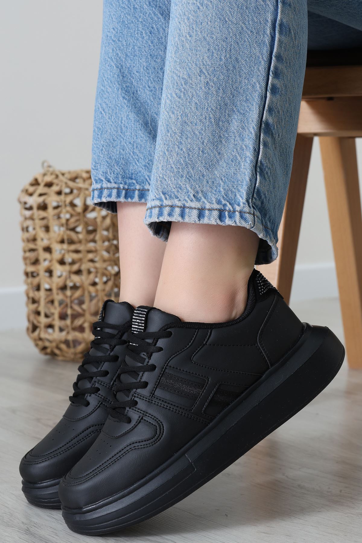 Kalın Taban Günlük Ayakkabı Siyah - 31758.264.
