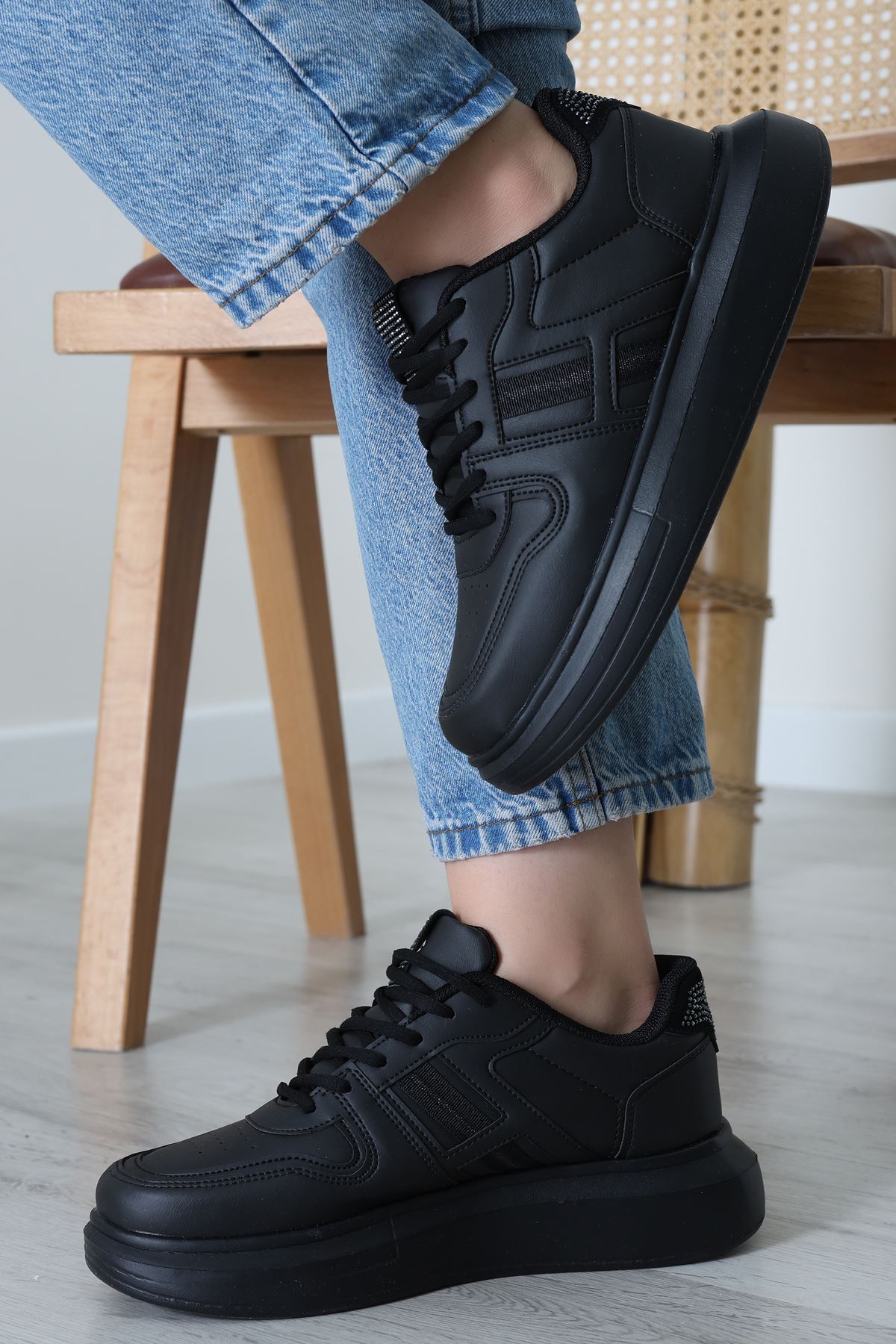 Kalın Taban Günlük Ayakkabı Siyah - 31758.264.