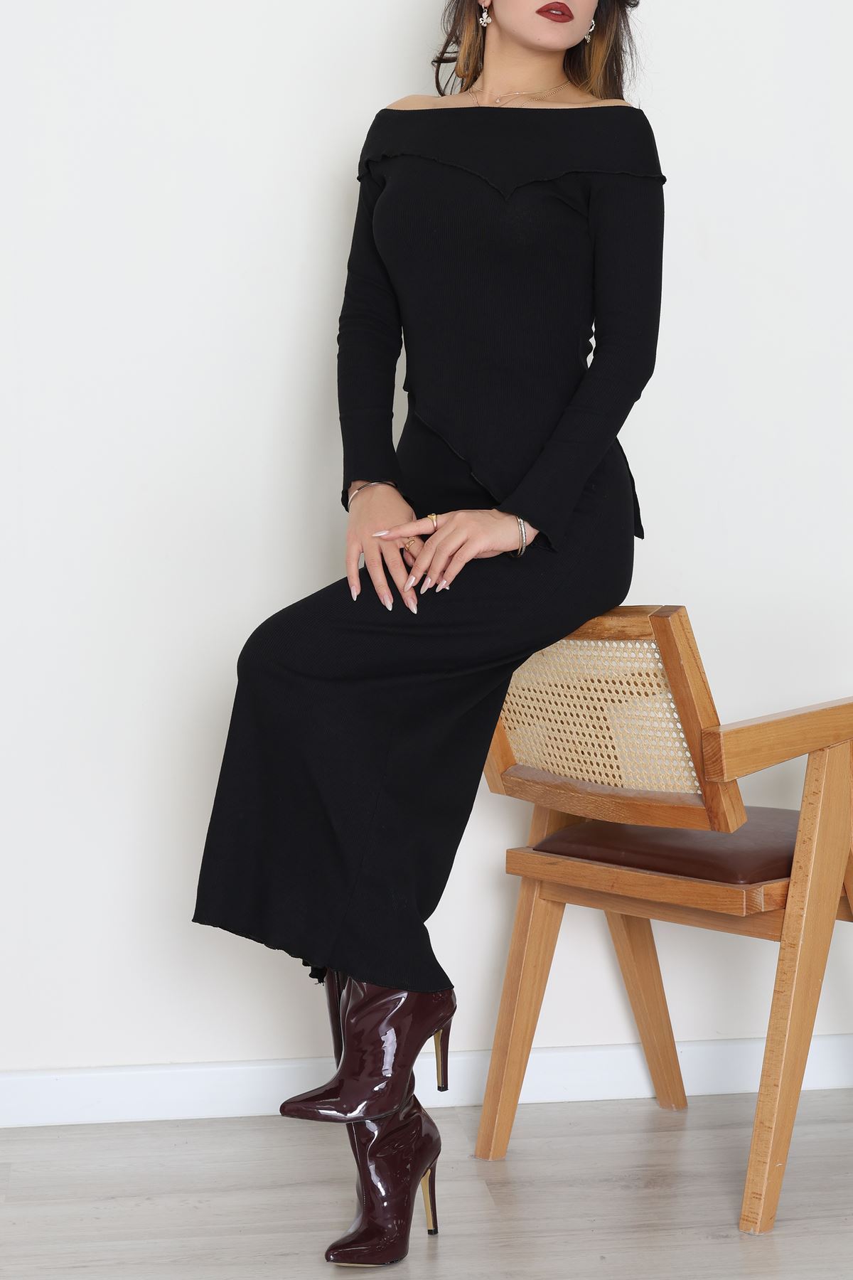 Madonna Yaka Kaşkorse Midi Boy İkili Takım Siyah - 42792.1567.