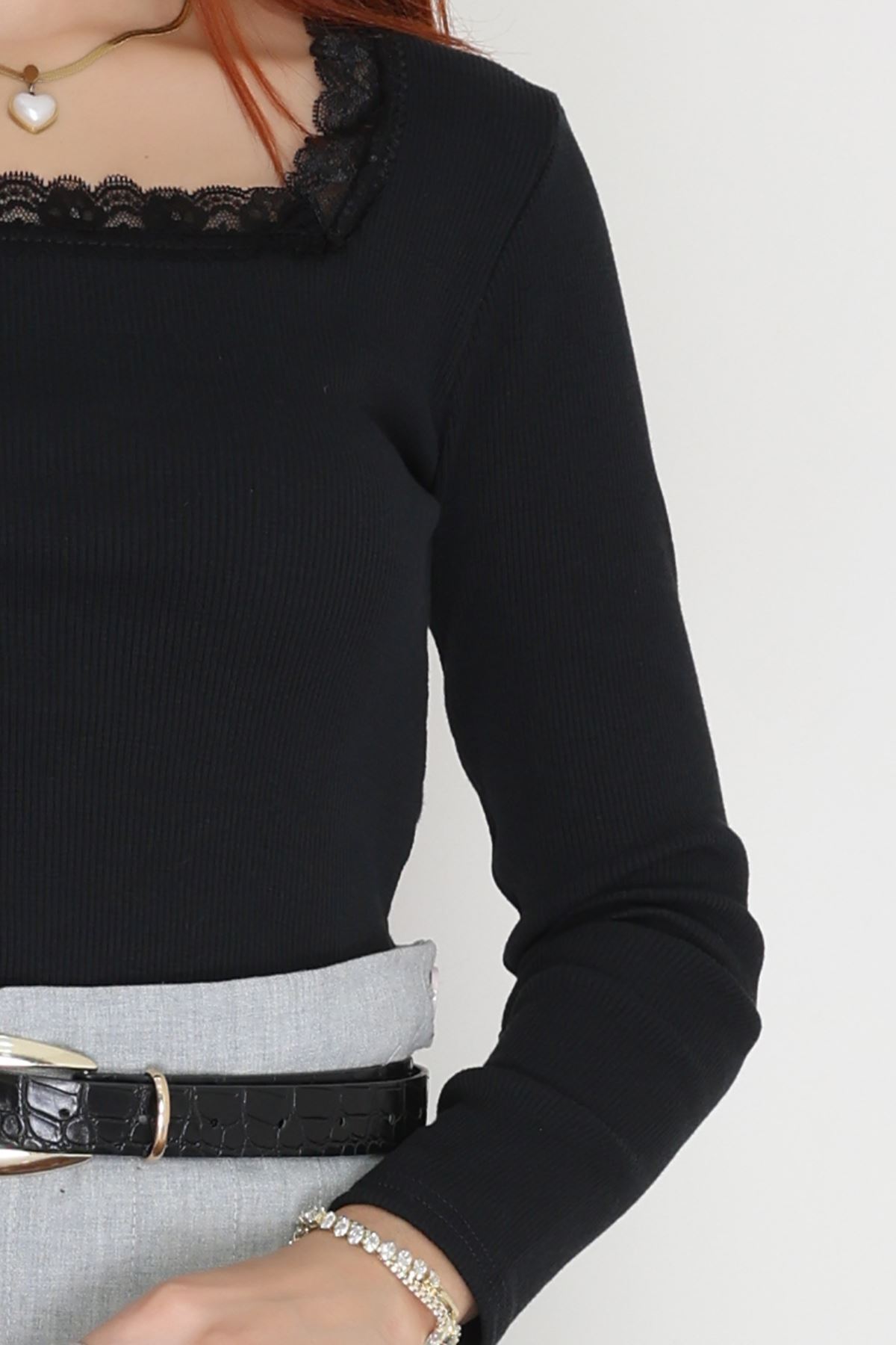 Çerçeve Yaka Dantelli Kaşkorse Body Siyah - 70789.599.