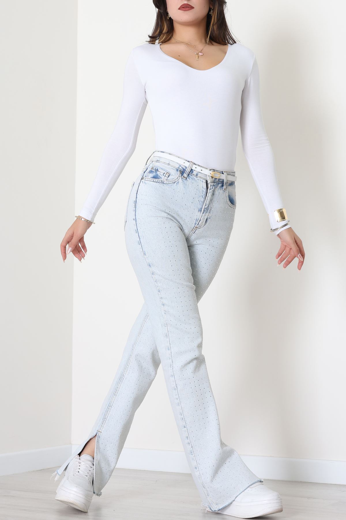 V Yaka Likralı Viskon Uzun Kollu Body Beyaz - 22132.200.