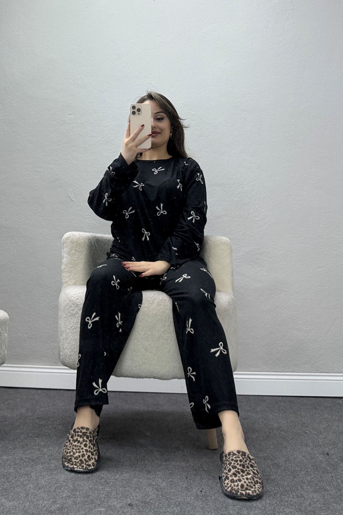 Süet Alt Üst Aynı Pijama Takımı Siyahkurdele - 118.1287.