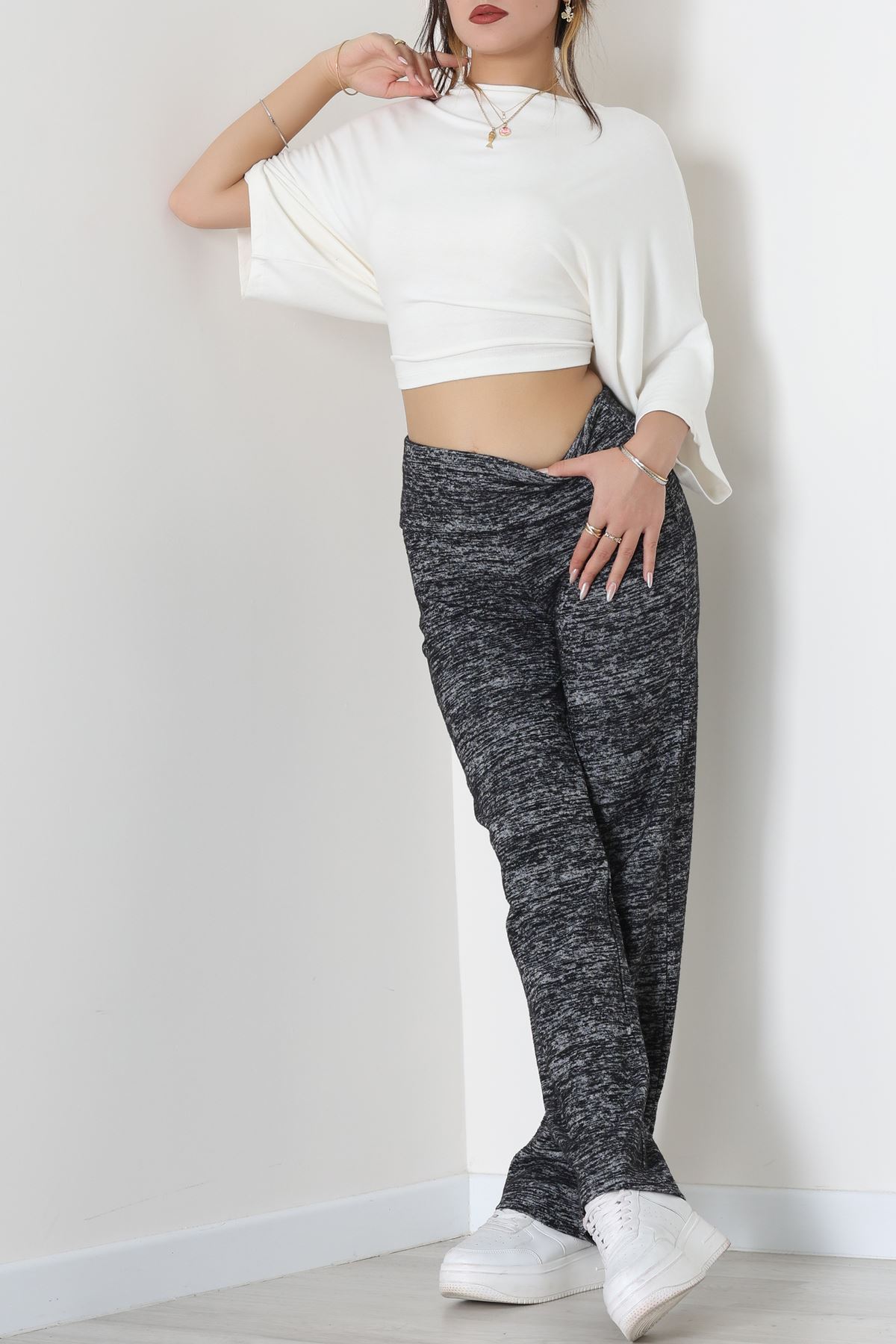 Yumoş Kumaş Beli Katlamalı Pantolon Siyah - 51097.2114.