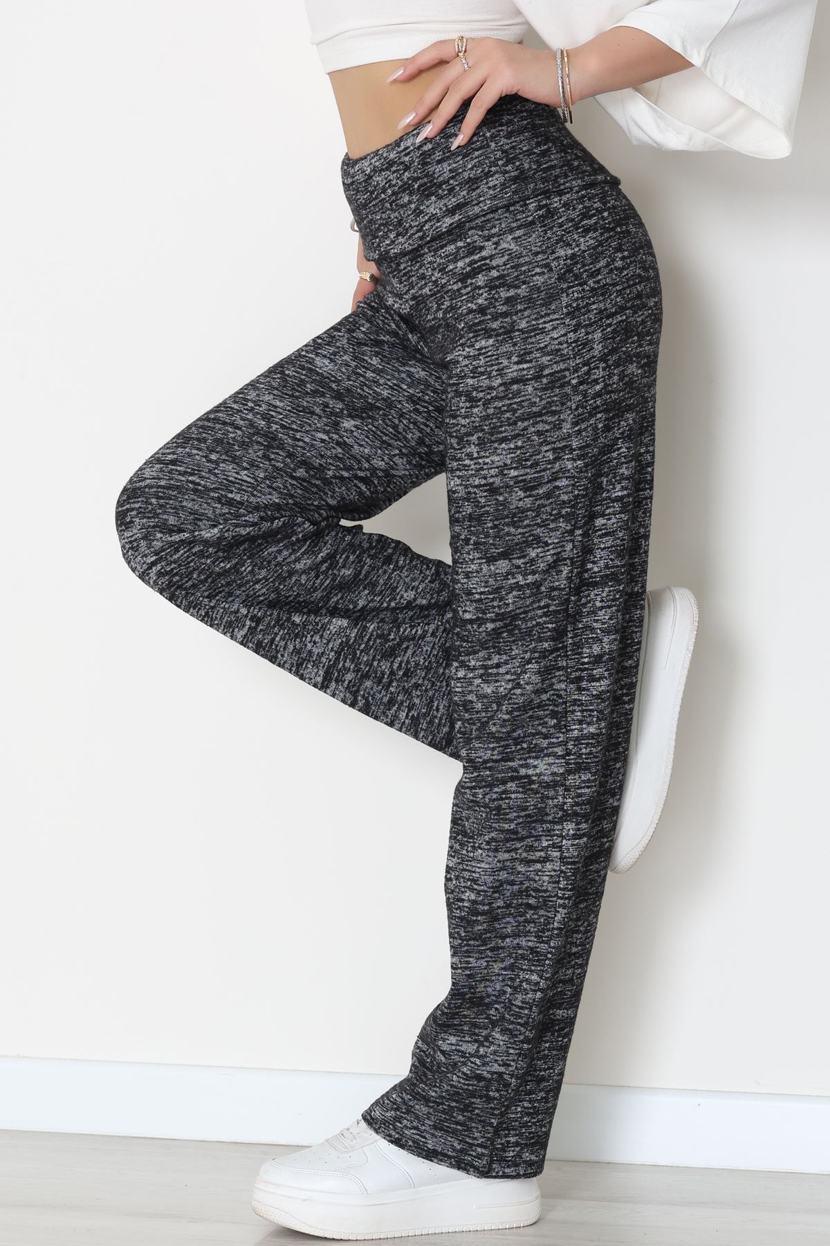 Yumoş Kumaş Beli Katlamalı Pantolon Siyah - 51097.2114.