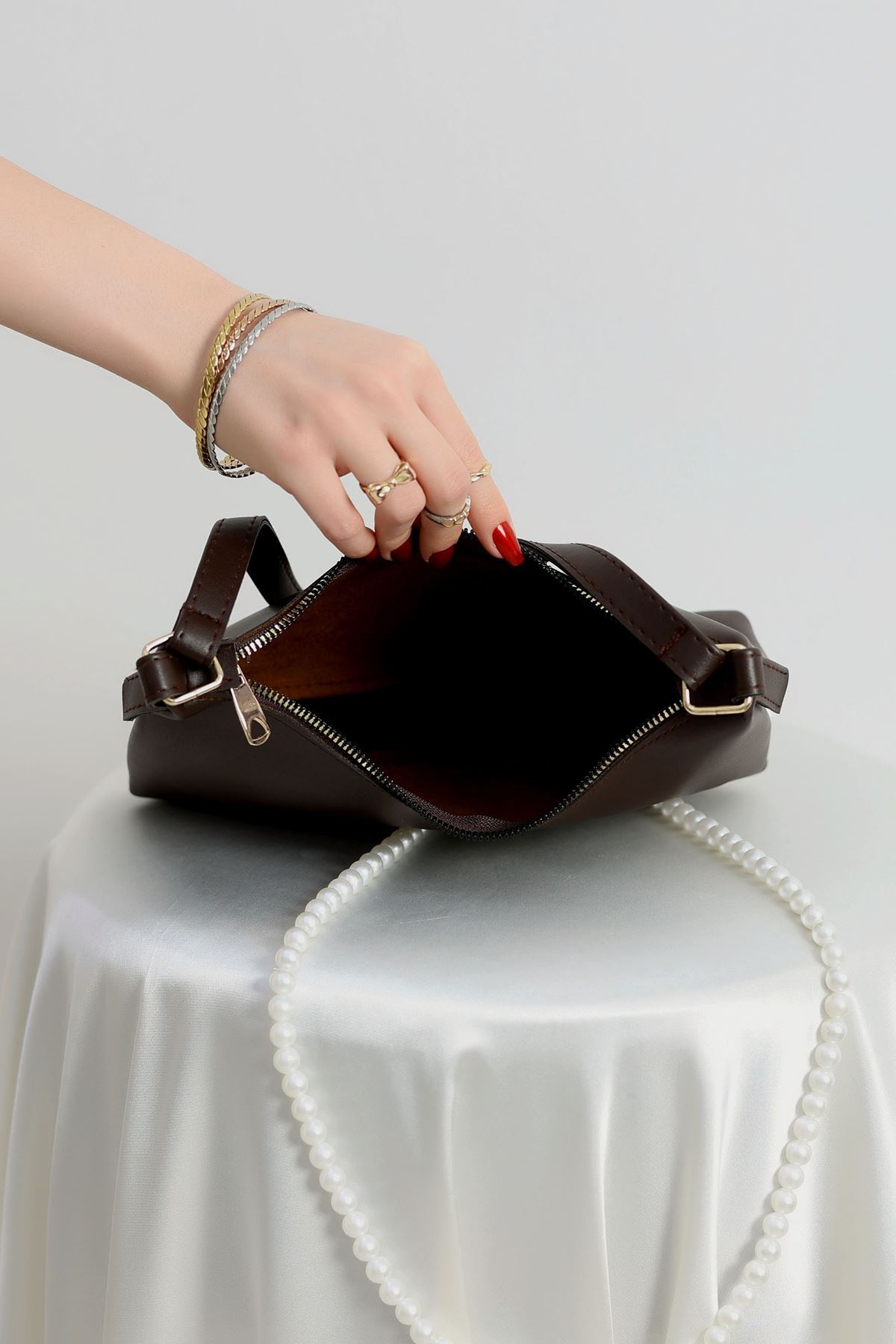 Kol Çantası Acıkahve - 31221.2063.