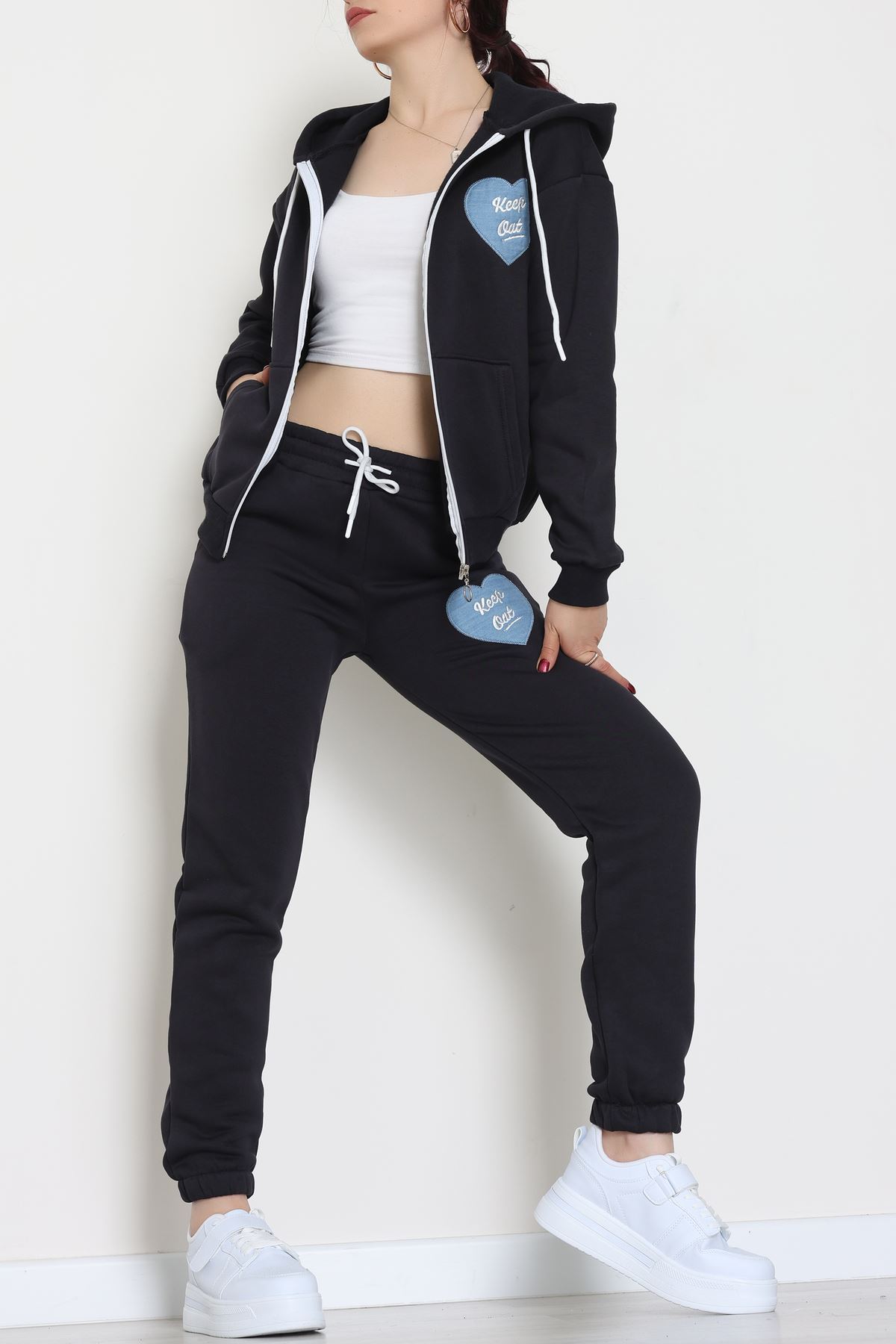 3 İplik Şardonlu Nakışlı Eşofman Takımı Siyah1 - 52139.1735.