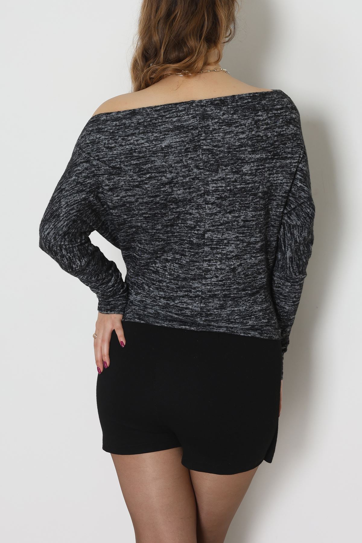 Yumoş Kumaş Kayık Yaka Omuz Düşümlü Bluz Siyahfüme - 31706.2114.