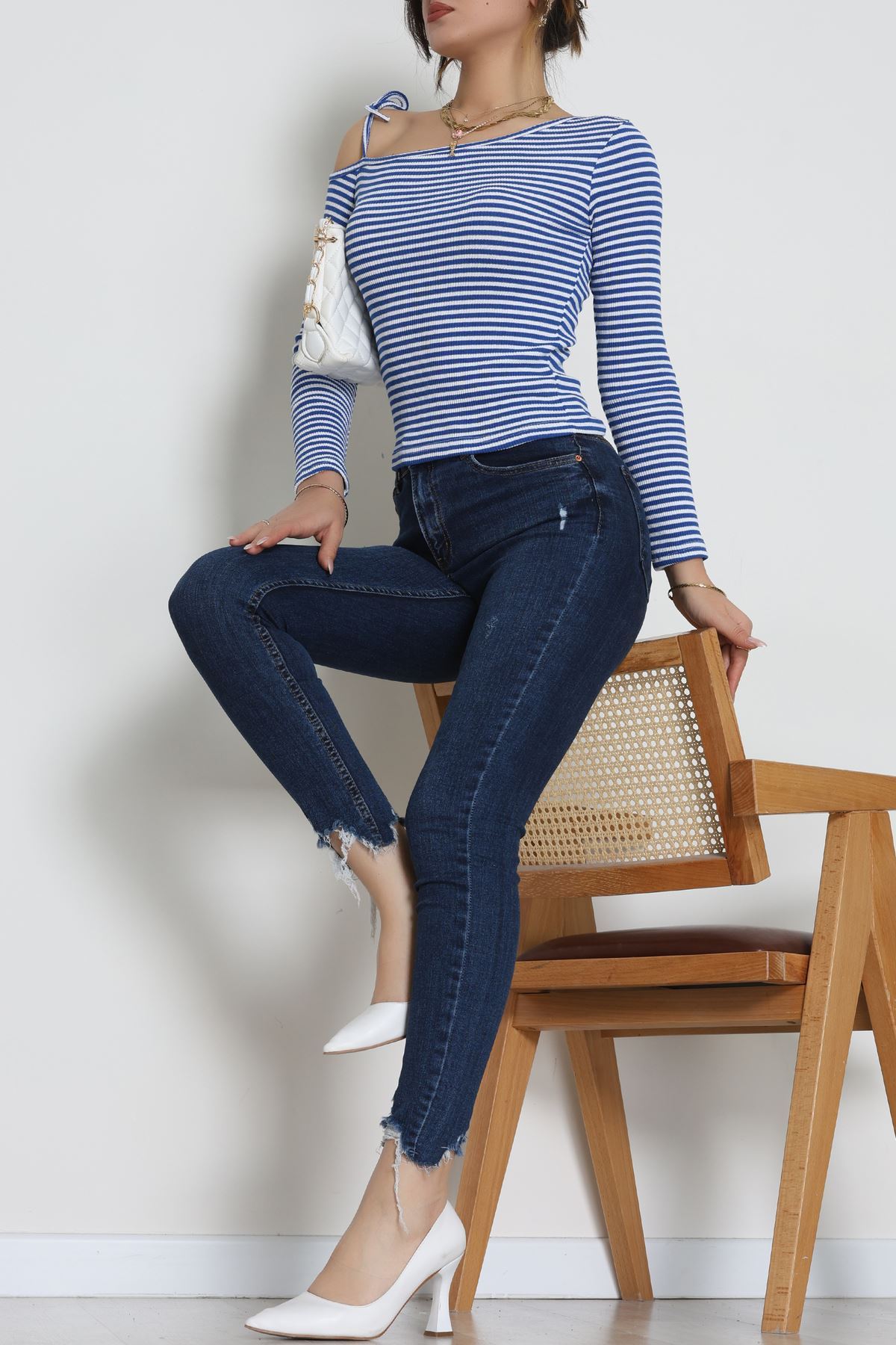 Tek Omuz Detaylı Likralı Kaşkorse Bluz Lacibeyaz - 51091.1567.