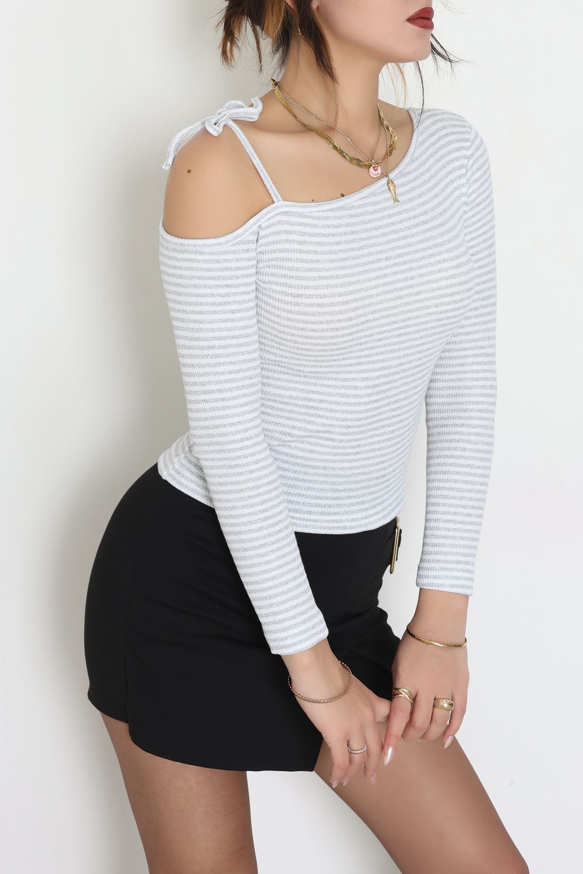 Tek Omuz Detaylı Likralı Kaşkorse Bluz Gribeyaz - 51091.1567.