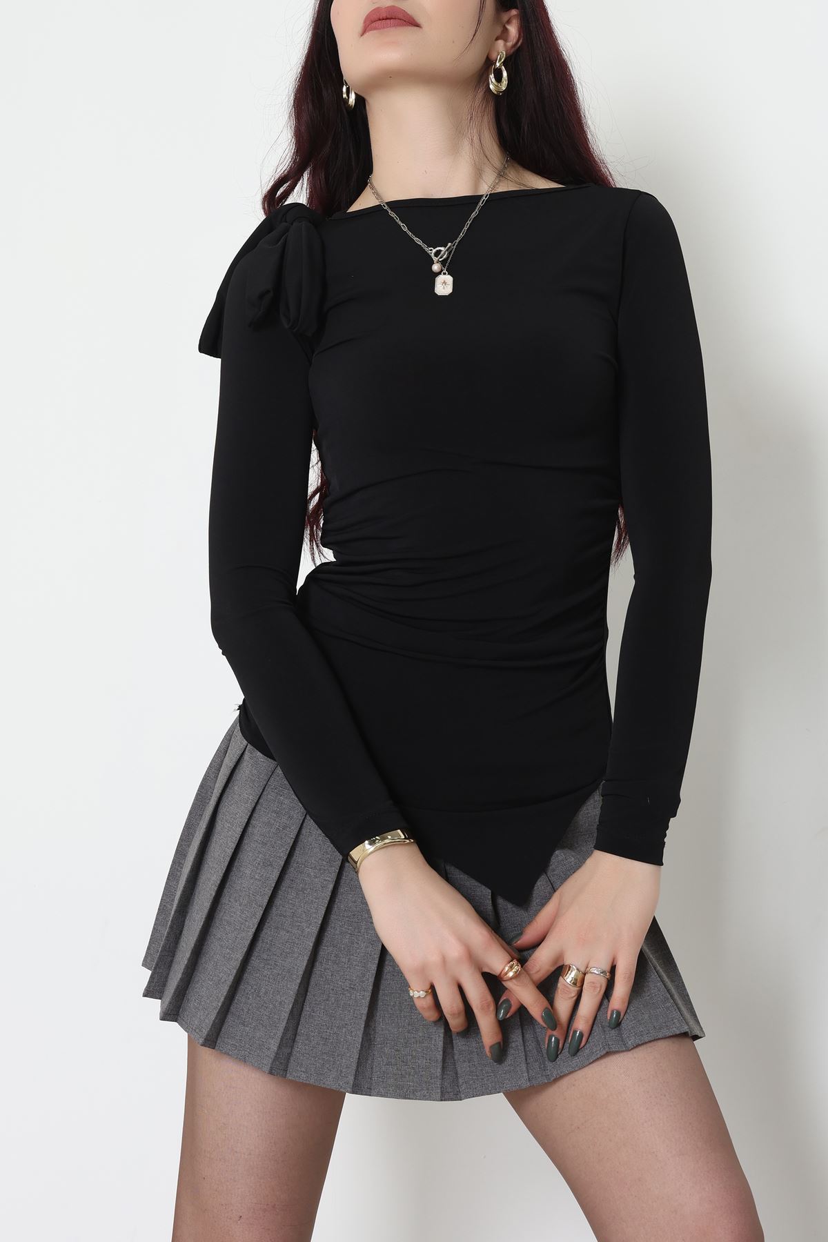 Sandy Önü Asimetrik Kesim Fiyonk Detaylı Bluz Siyah - 42808.1949.