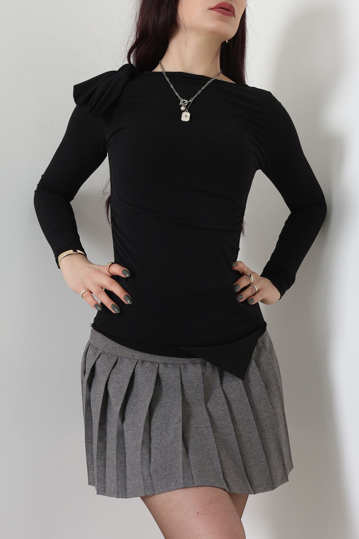 Sandy Önü Asimetrik Kesim Fiyonk Detaylı Bluz Siyah - 42808.1949.