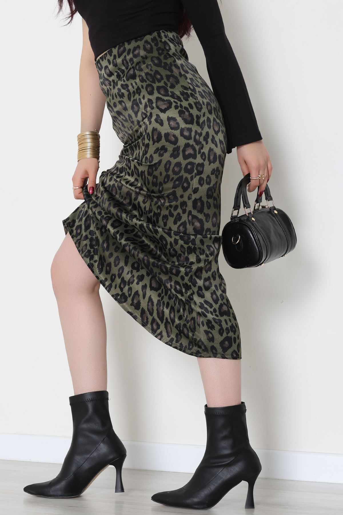 Düz Kesim Desenli Saten Etek Yeşilleopar - 51243.2077.