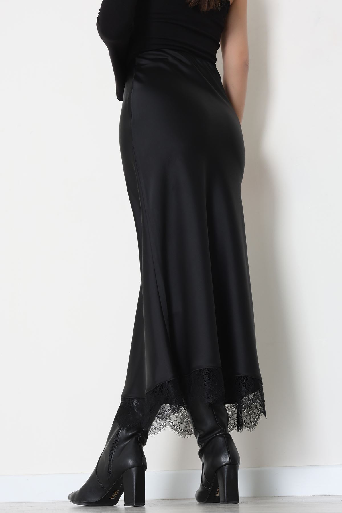 Uzun Saten Etek Siyah - 51250.399.