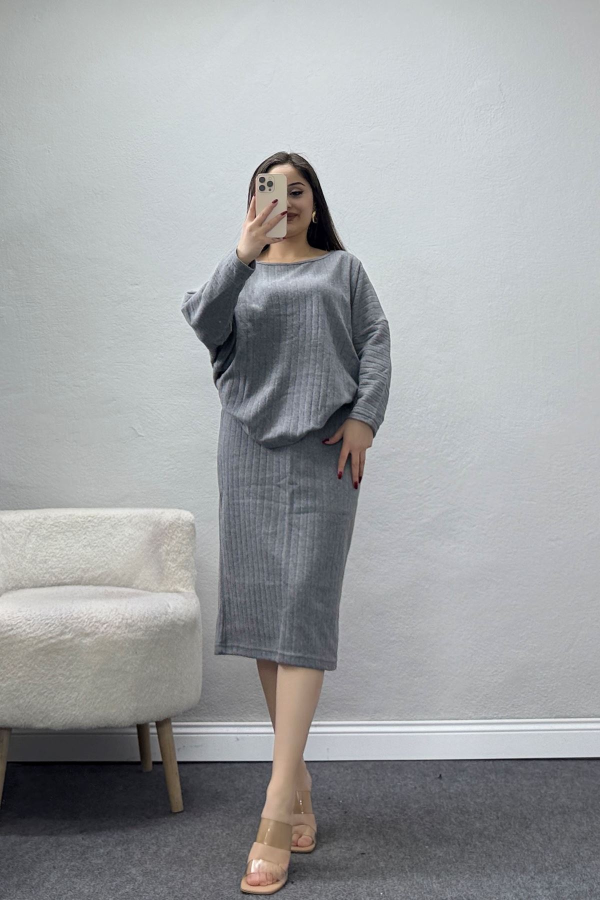 Kaşkorse Kumaş Omuz Düşümlü Midi Boy Etekli Takım Gri - 42800.1567.