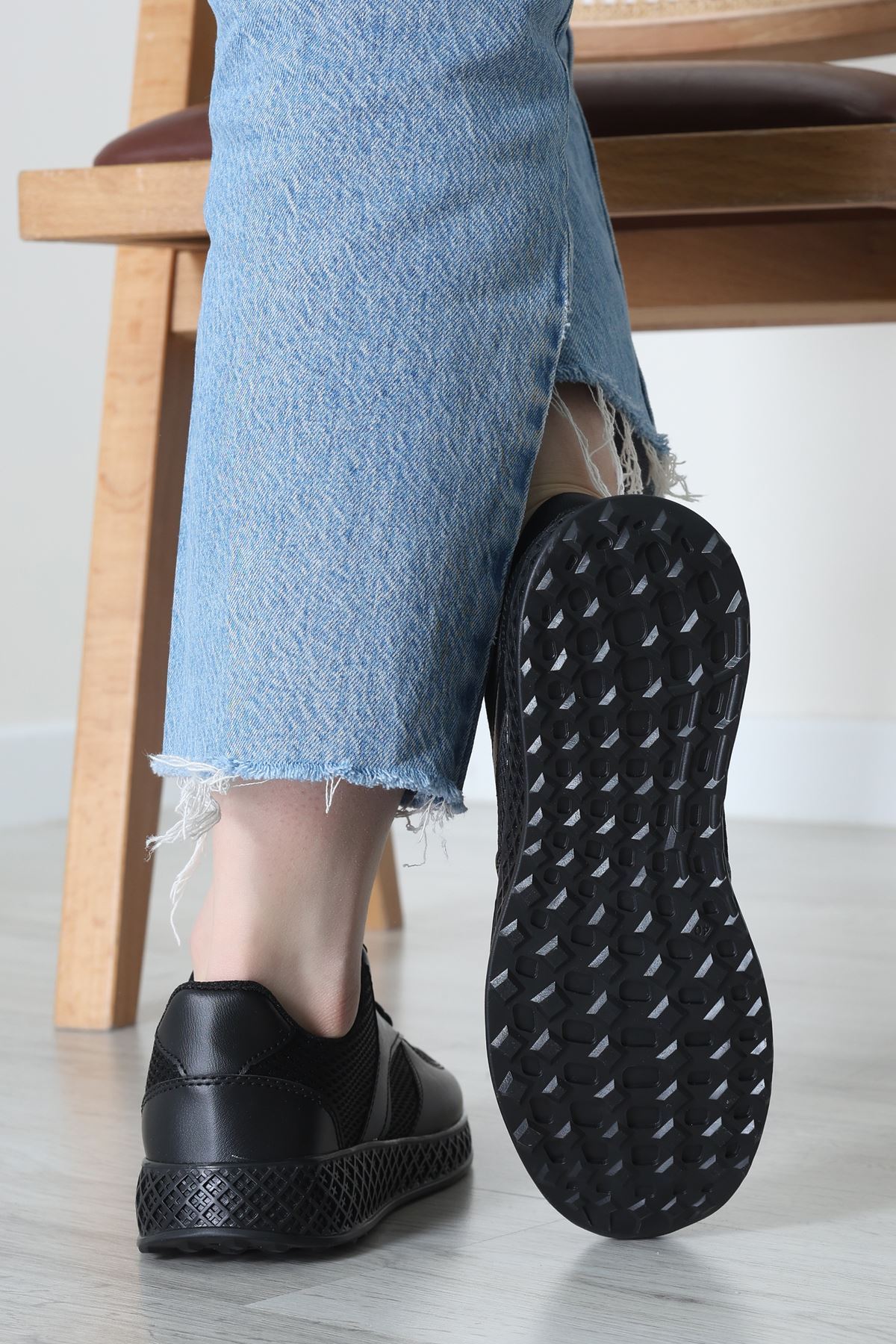 Spor Günlük Ayakkabı Siyah - 31819.264.