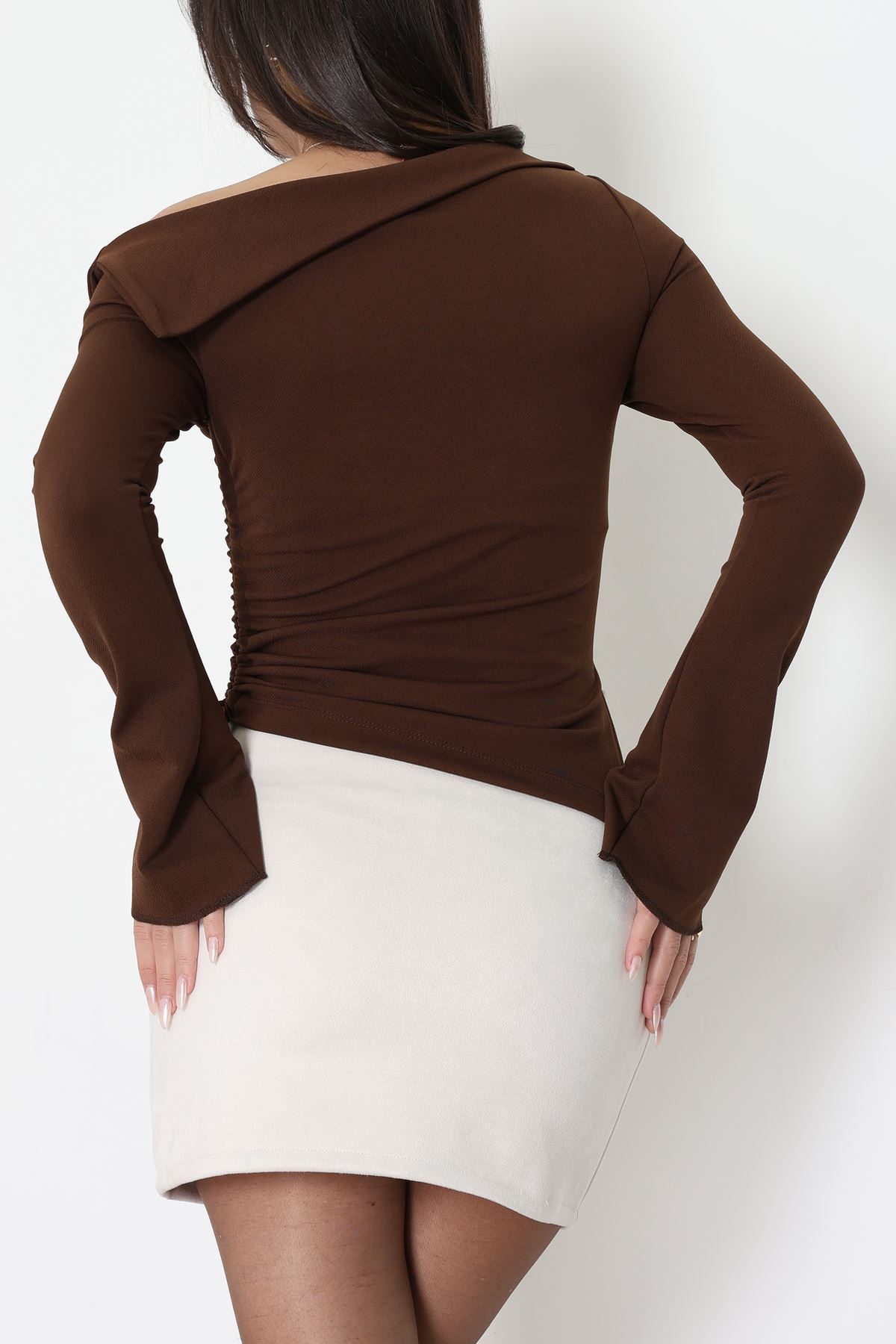 Zra Krep Kayık Yaka Drapeli Bluz Kahve - 70771.1918.